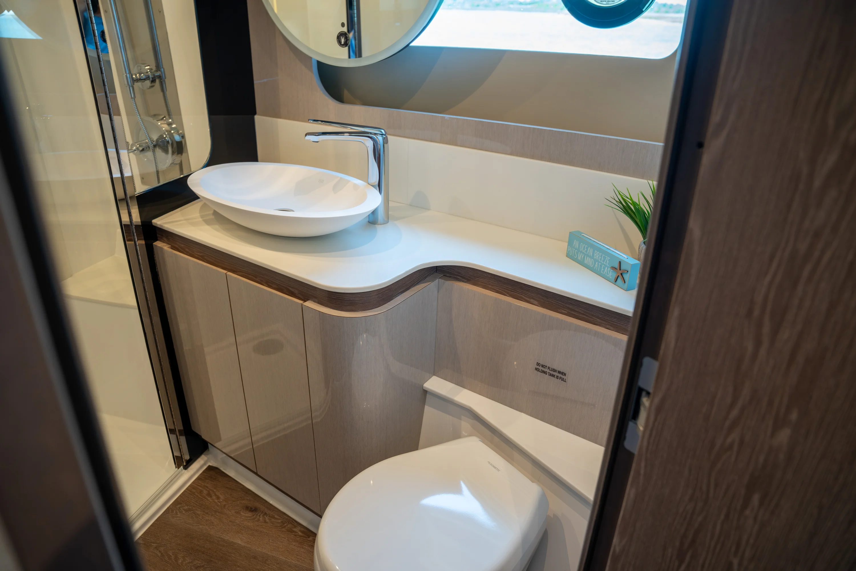 2026 Cruisers Yachts 50 FLY Image Thumbnail #15