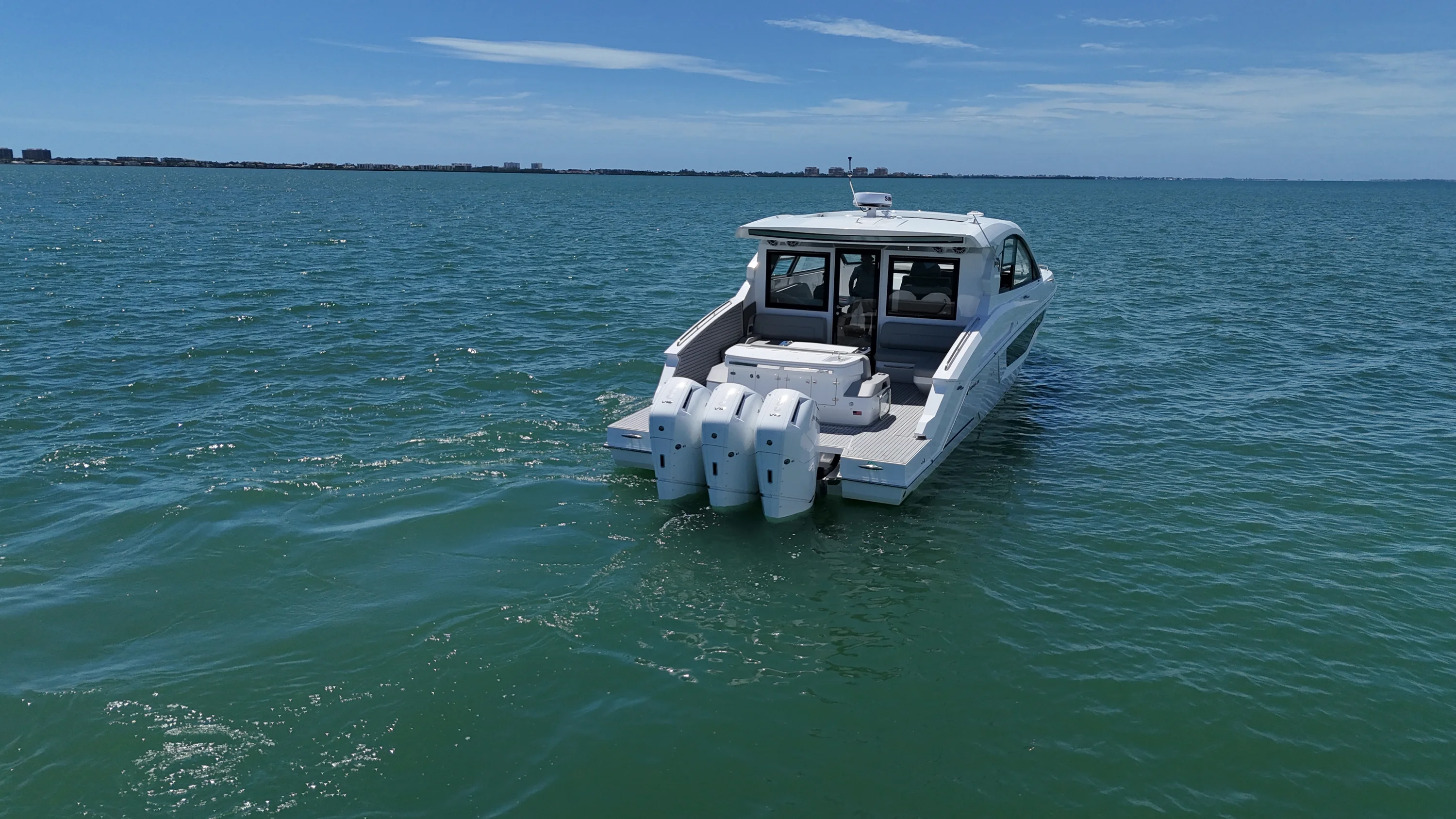 2026 Cruisers Yachts 50GLS OB Image Thumbnail #11