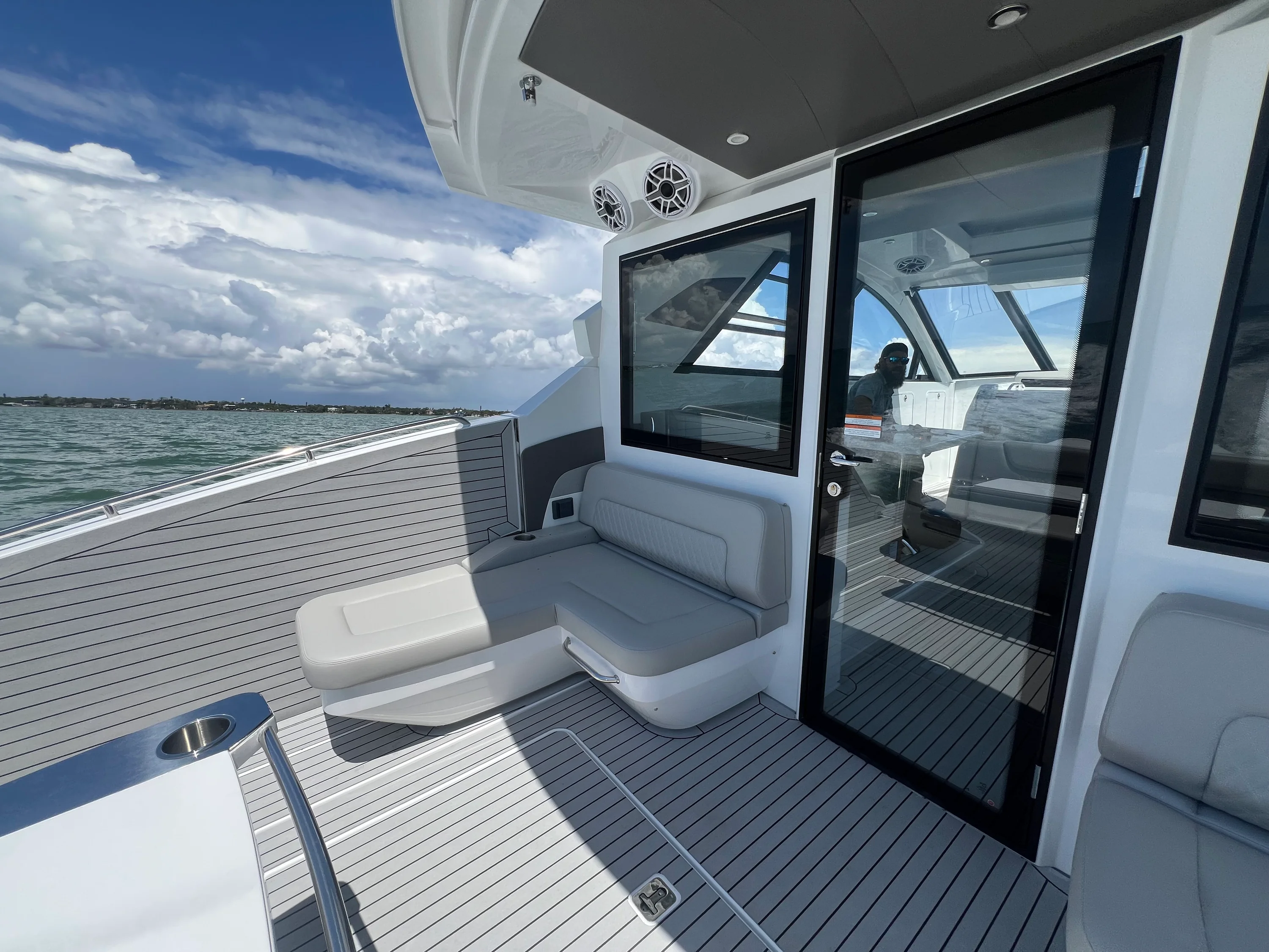 2026 Cruisers Yachts 50GLS OB Image Thumbnail #41