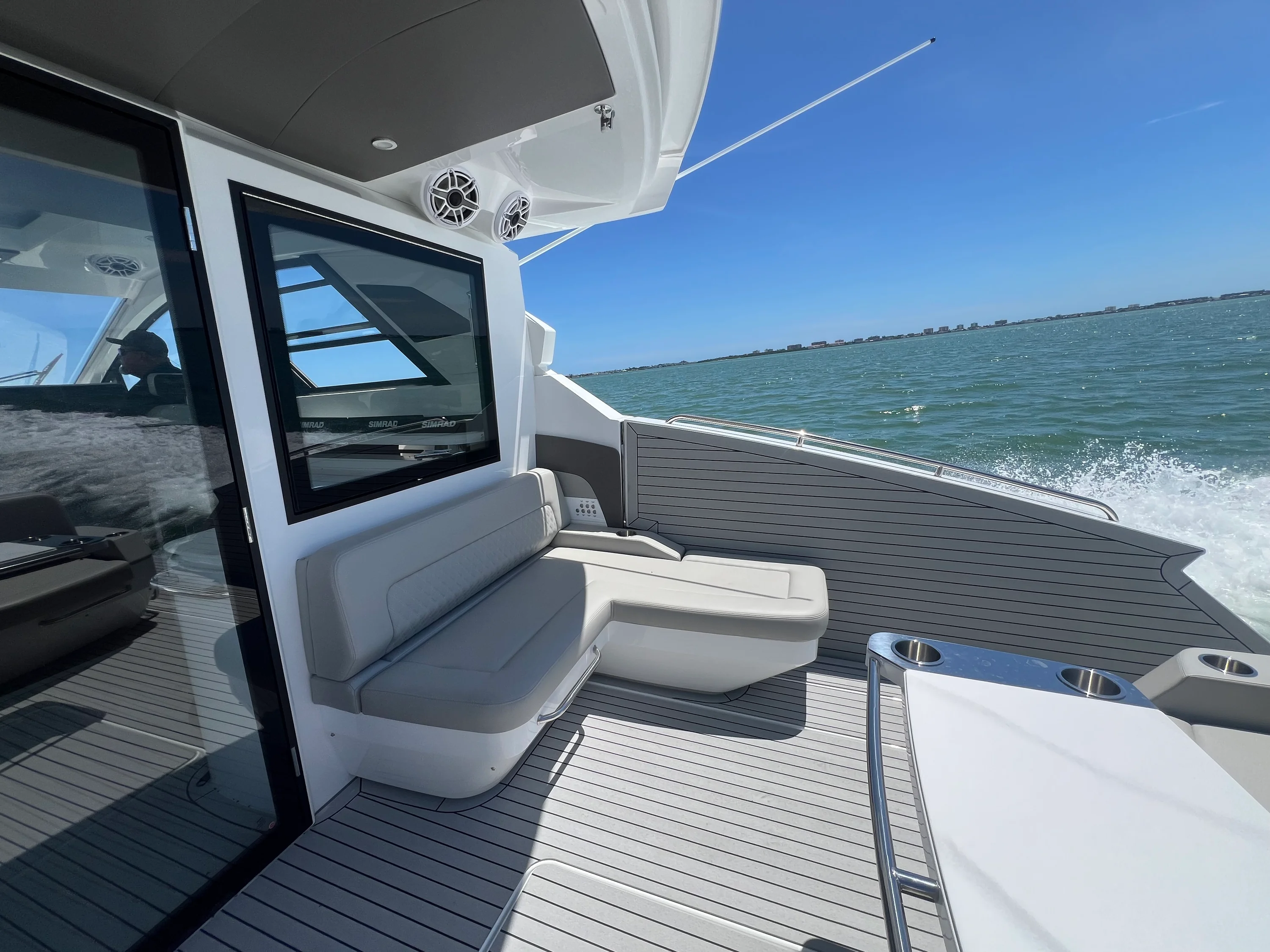 2026 Cruisers Yachts 50GLS OB Image Thumbnail #40