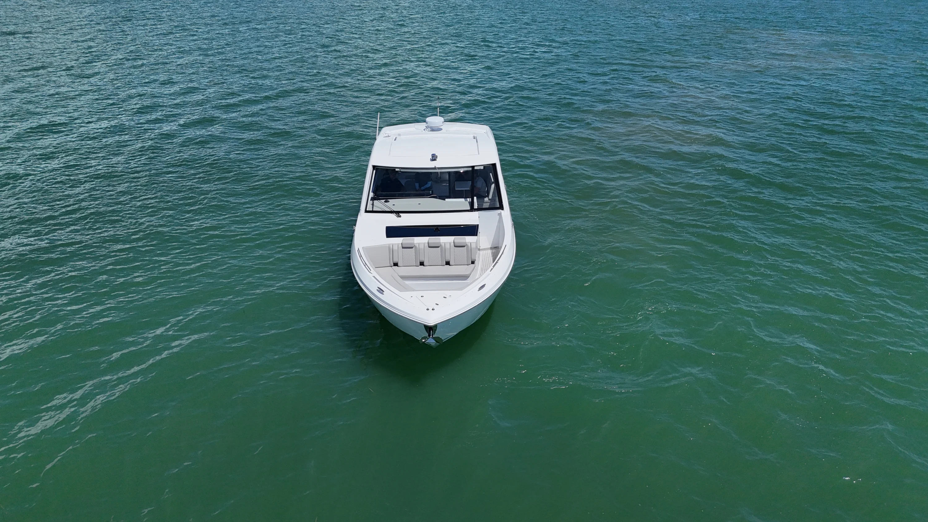2026 Cruisers Yachts 50GLS OB Image Thumbnail #20