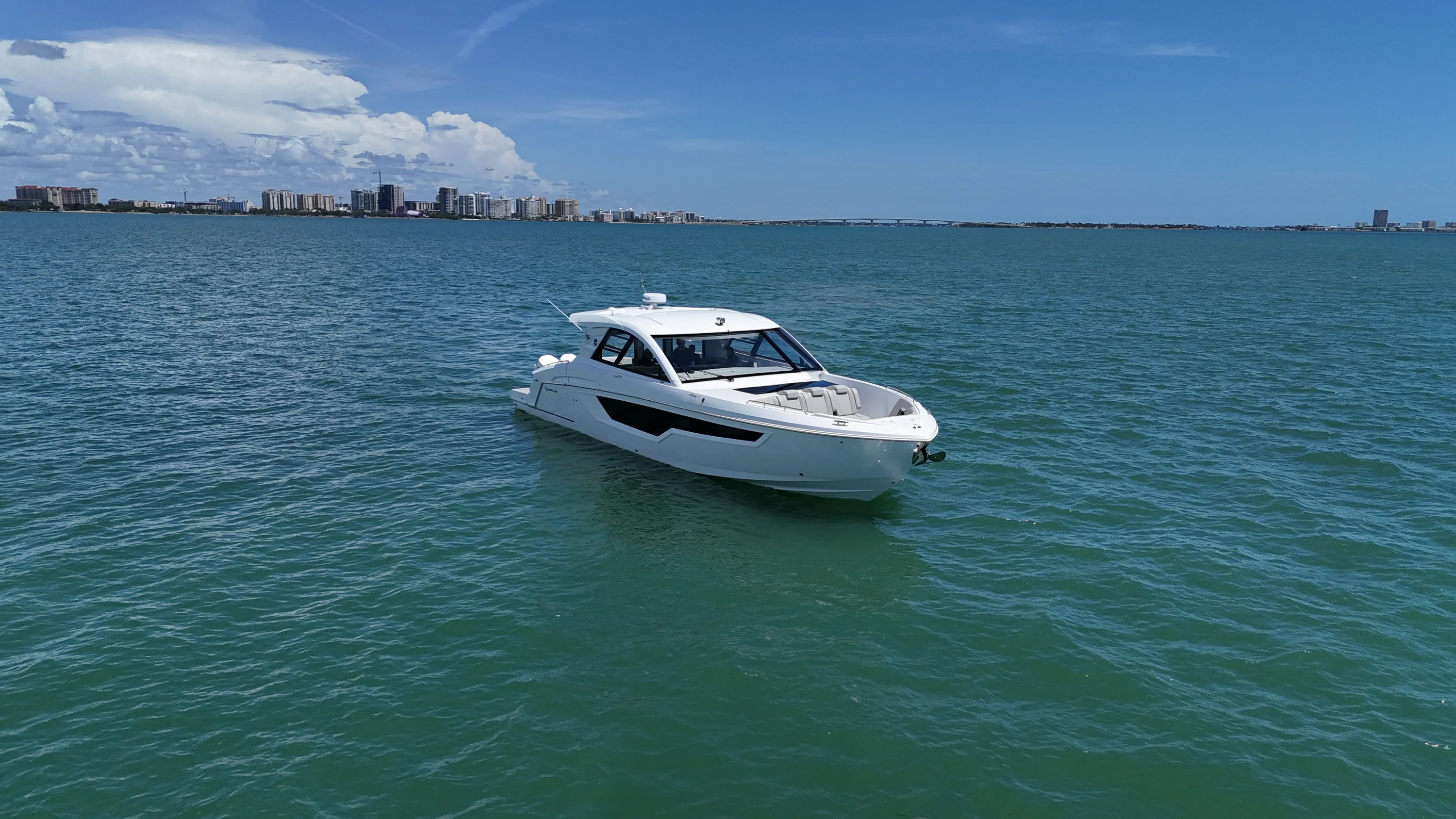 2026 Cruisers Yachts 50GLS OB Image Thumbnail #18