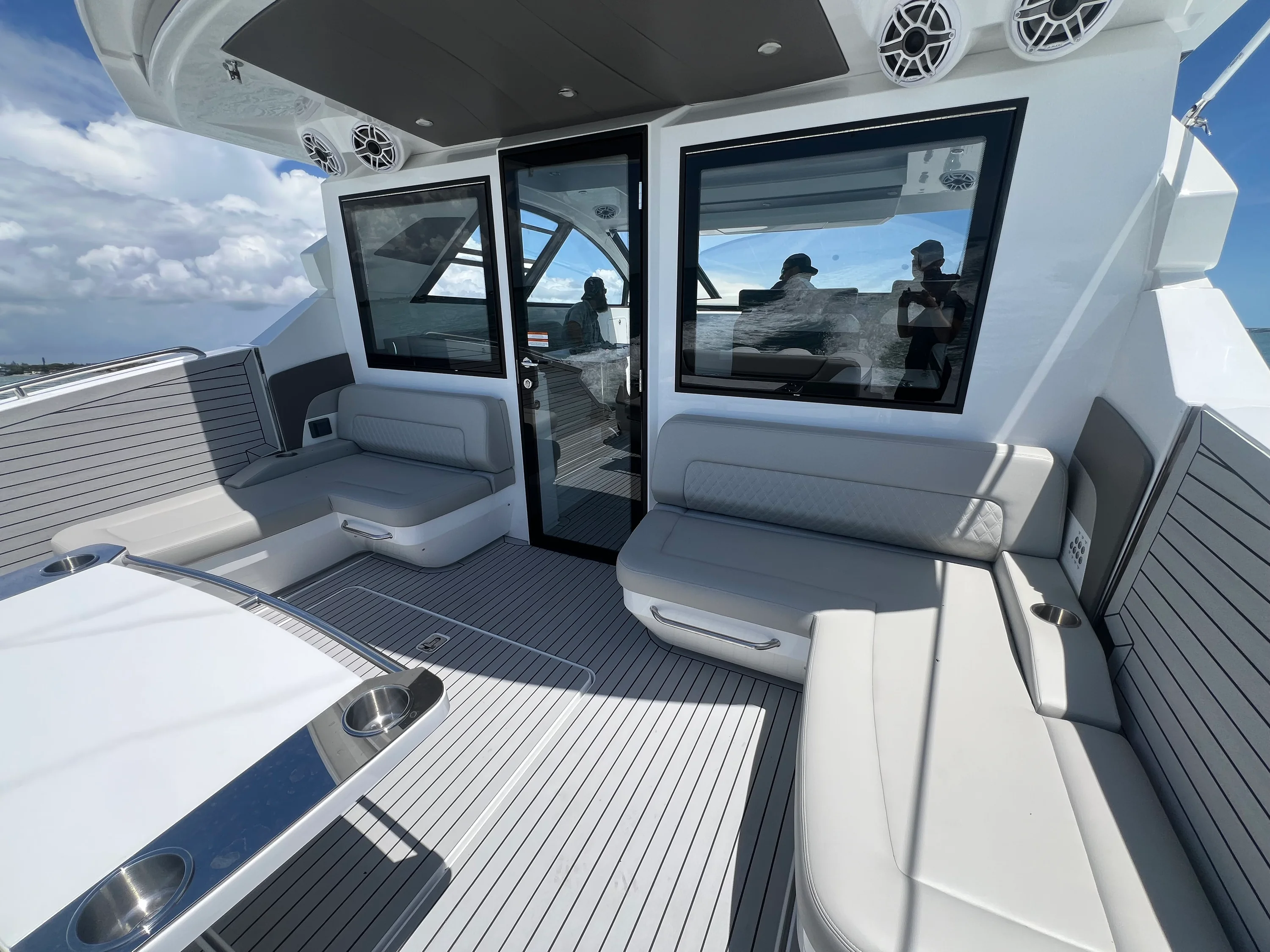 2026 Cruisers Yachts 50GLS OB Image Thumbnail #42