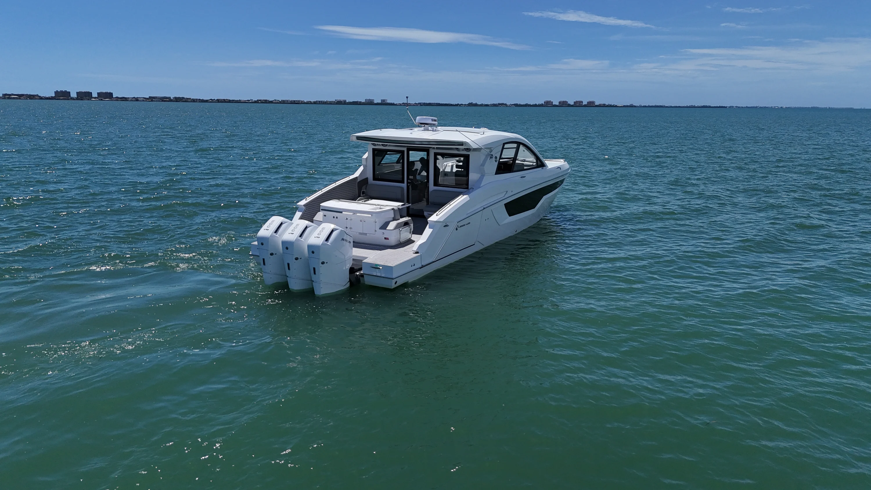 2026 Cruisers Yachts 50GLS OB Image Thumbnail #12