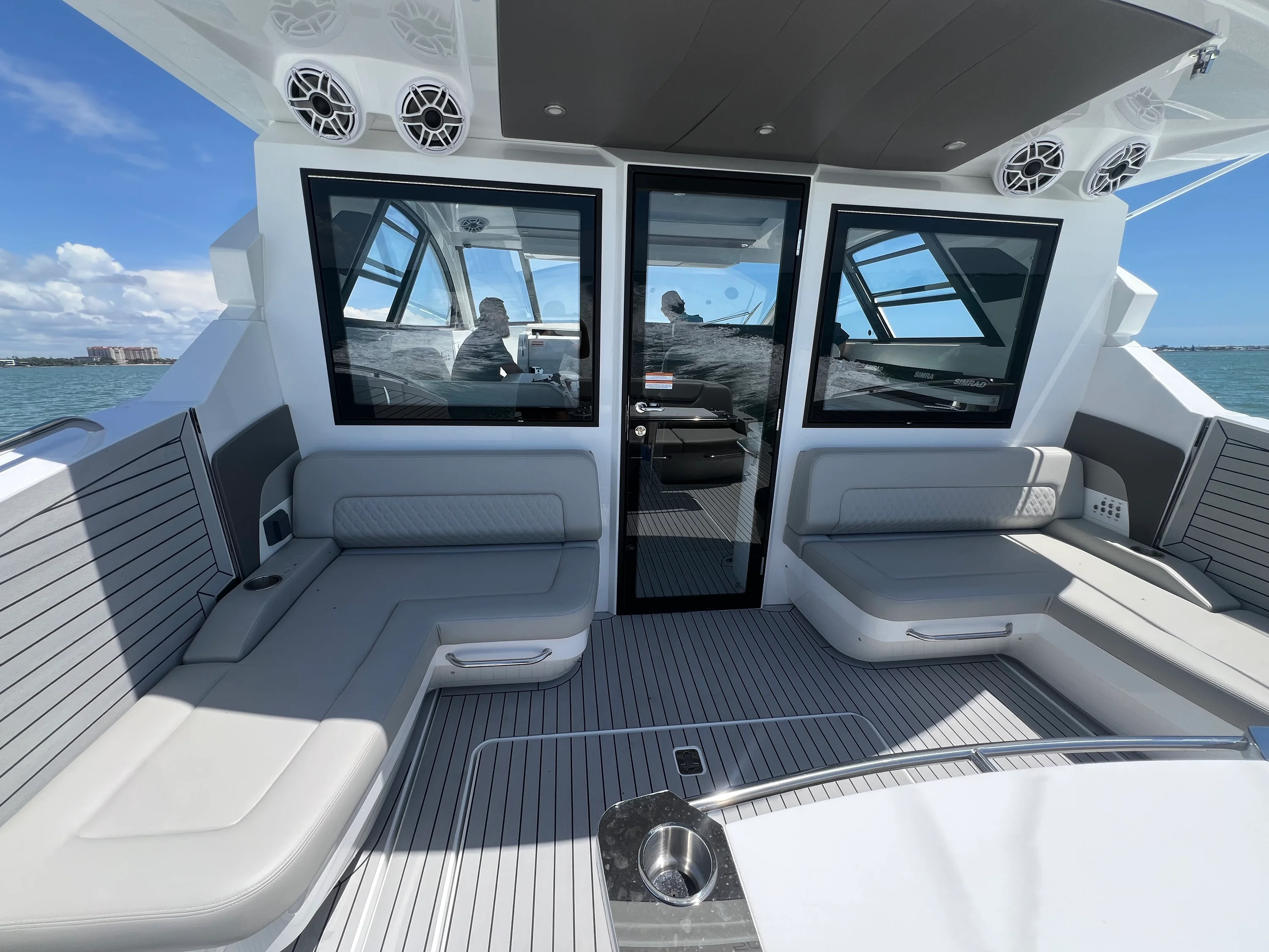 2026 Cruisers Yachts 50GLS OB Image Thumbnail #46