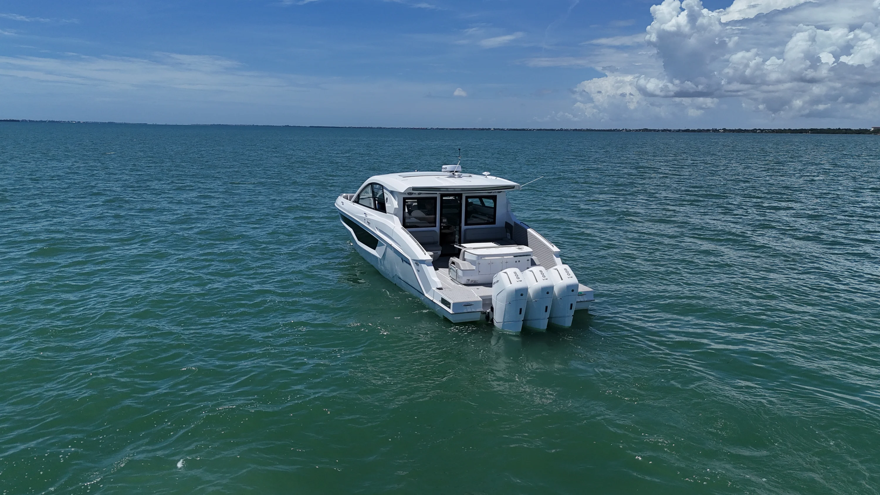 2026 Cruisers Yachts 50GLS OB Image Thumbnail #7