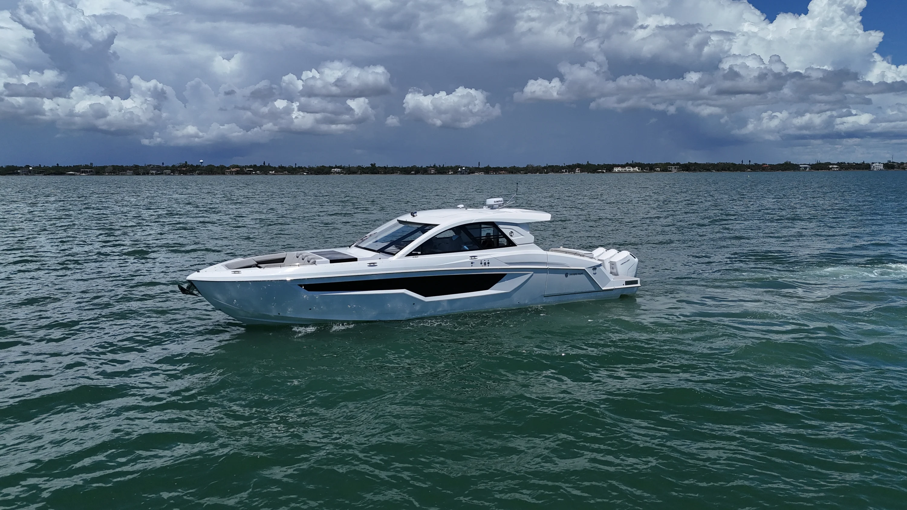 2026 Cruisers Yachts 50GLS OB Image Thumbnail #4