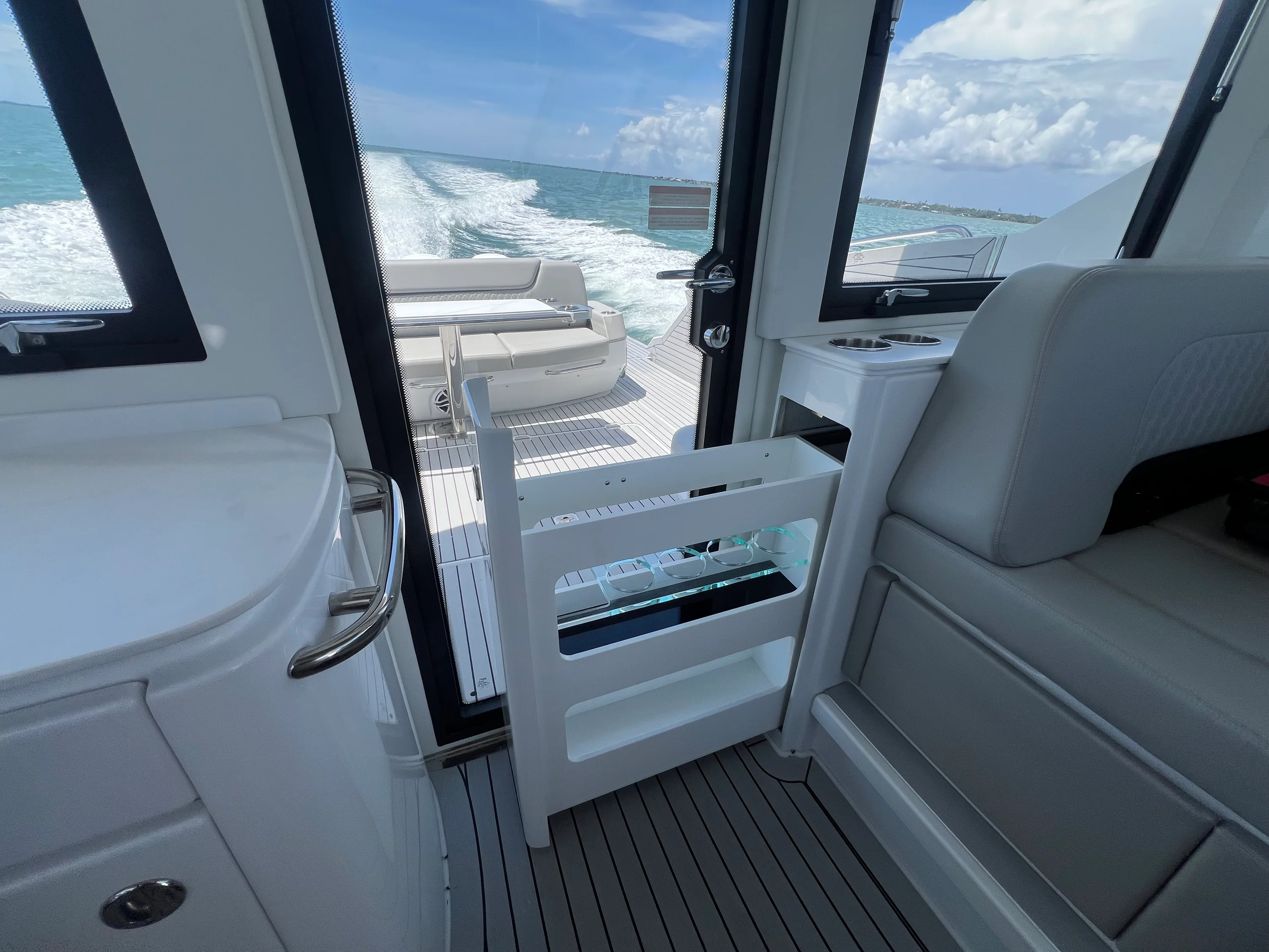 2026 Cruisers Yachts 50GLS OB Image Thumbnail #50