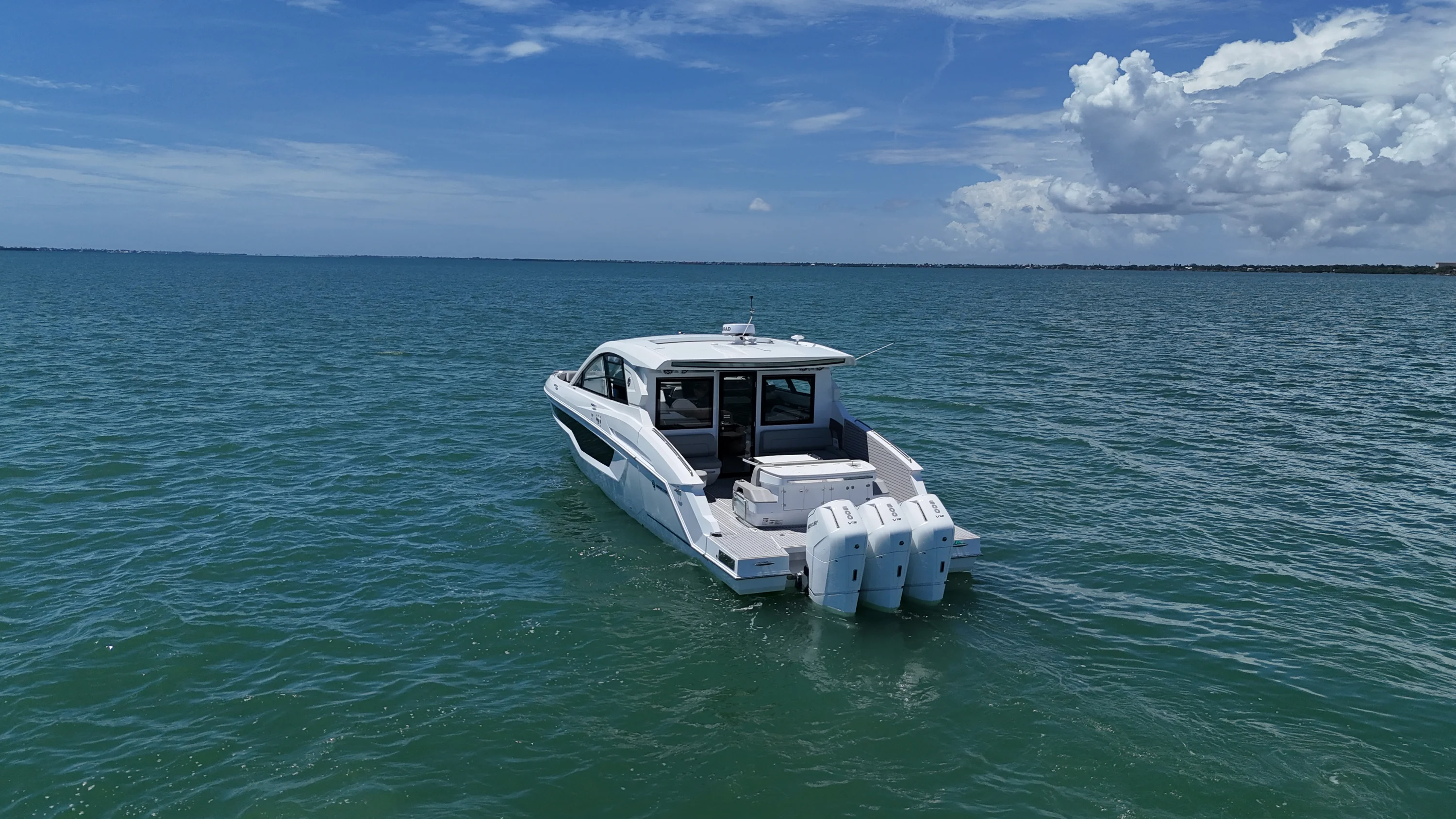 2026 Cruisers Yachts 50GLS OB Image Thumbnail #8
