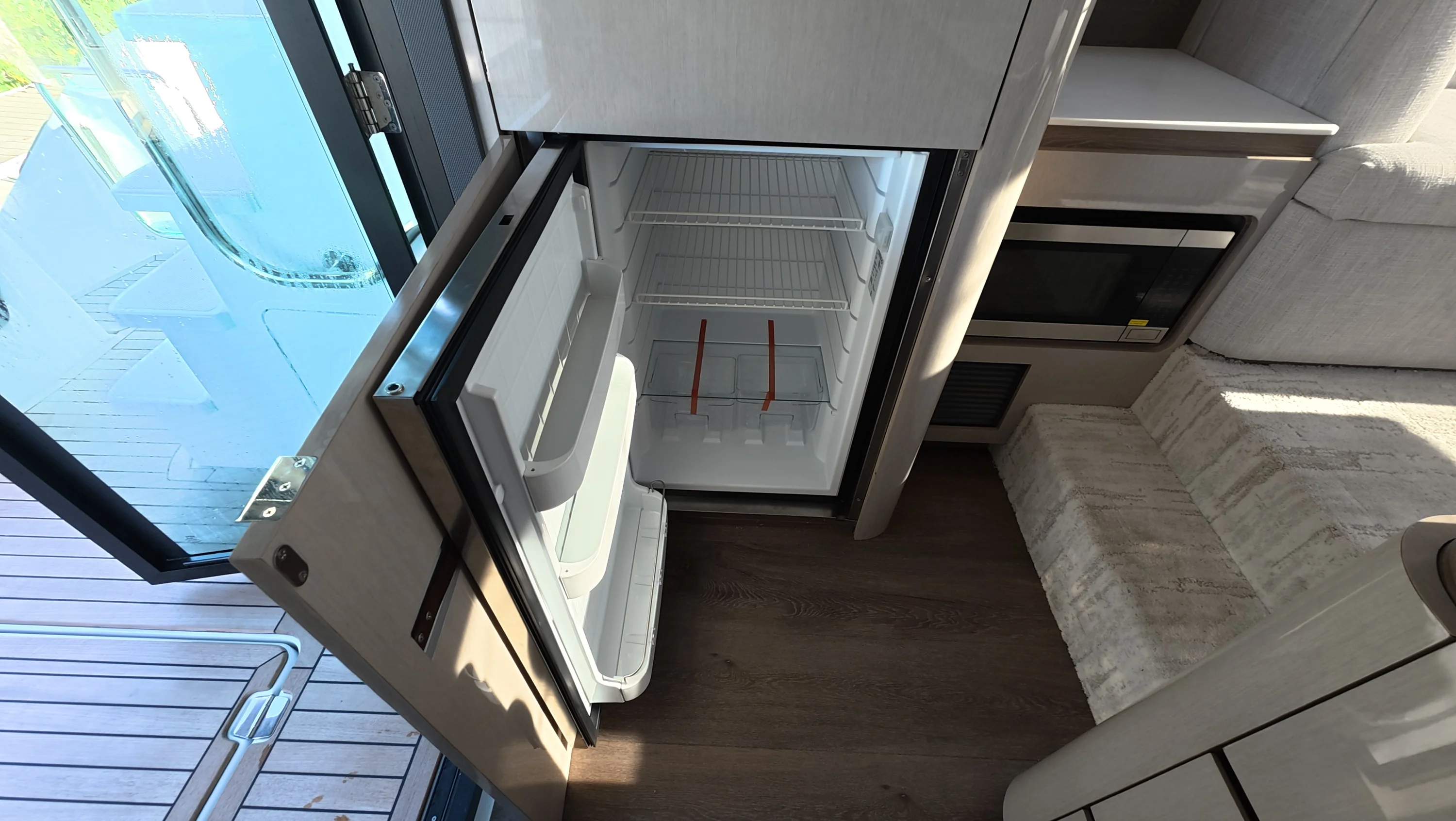 2026 Cruisers Yachts 50 FLY Image Thumbnail #16