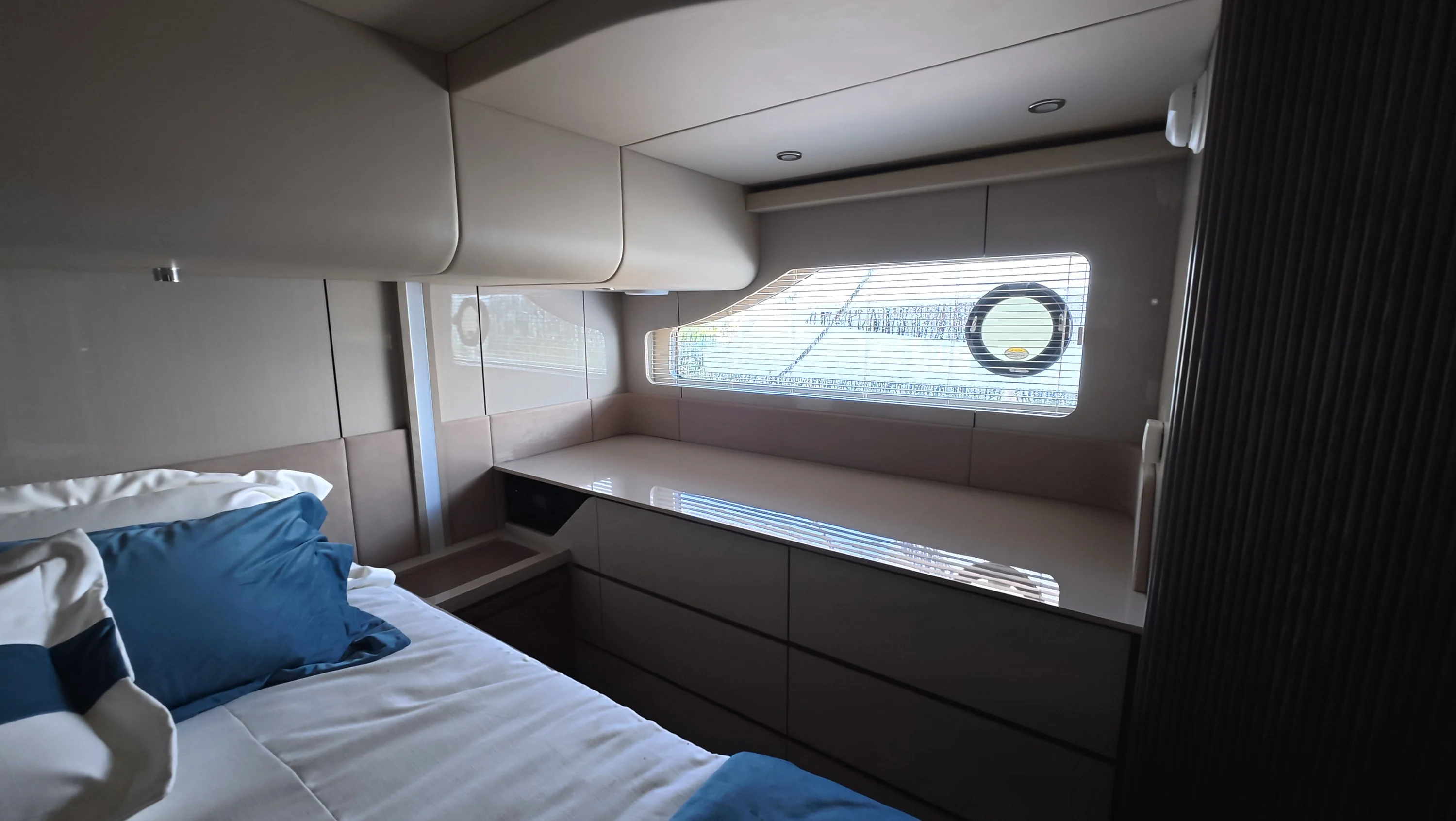 2026 Cruisers Yachts 50 FLY Image Thumbnail #32