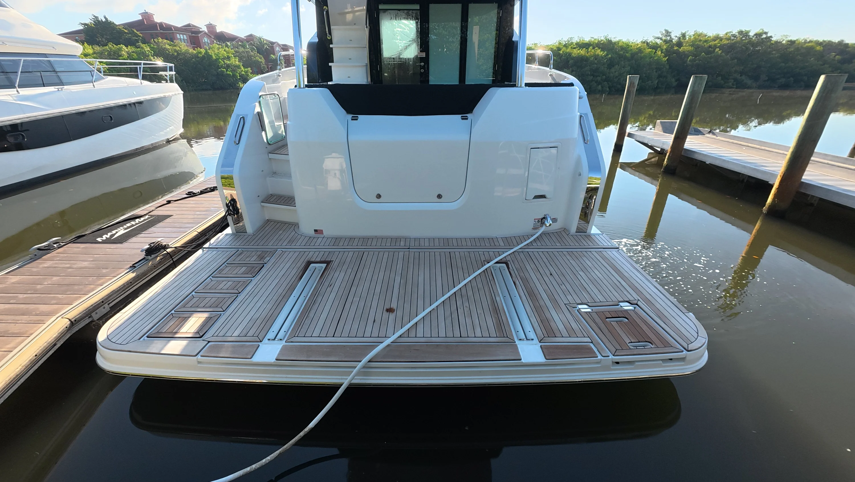 2026 Cruisers Yachts 50 FLY Image Thumbnail #6