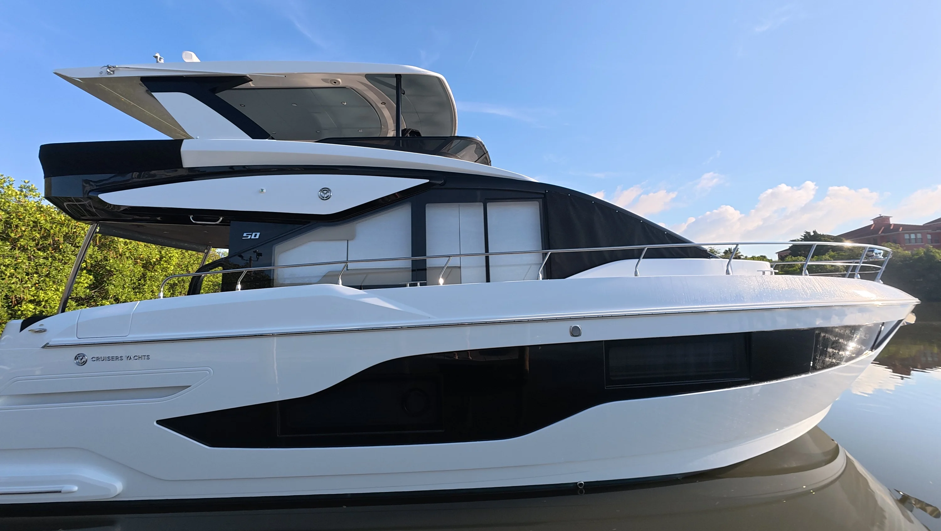 2026 Cruisers Yachts 50 FLY Image Thumbnail #2