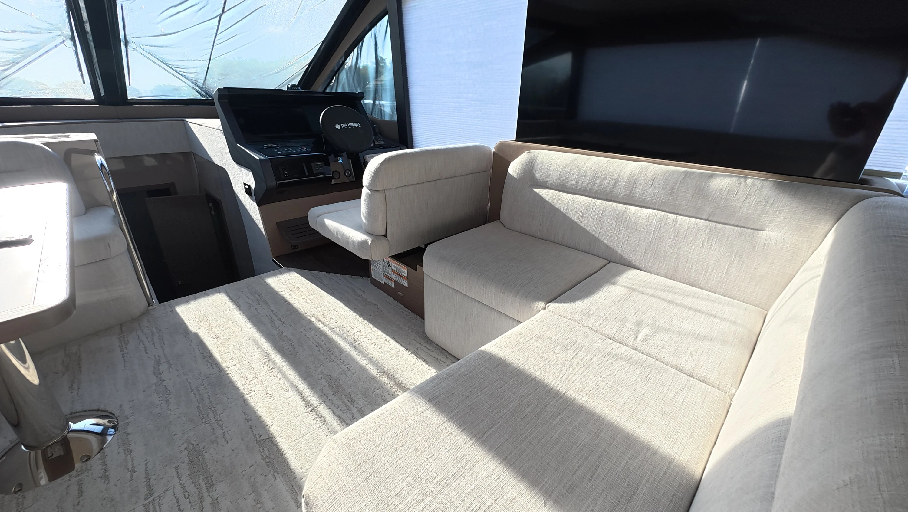 2026 Cruisers Yachts 50 FLY Image Thumbnail #20