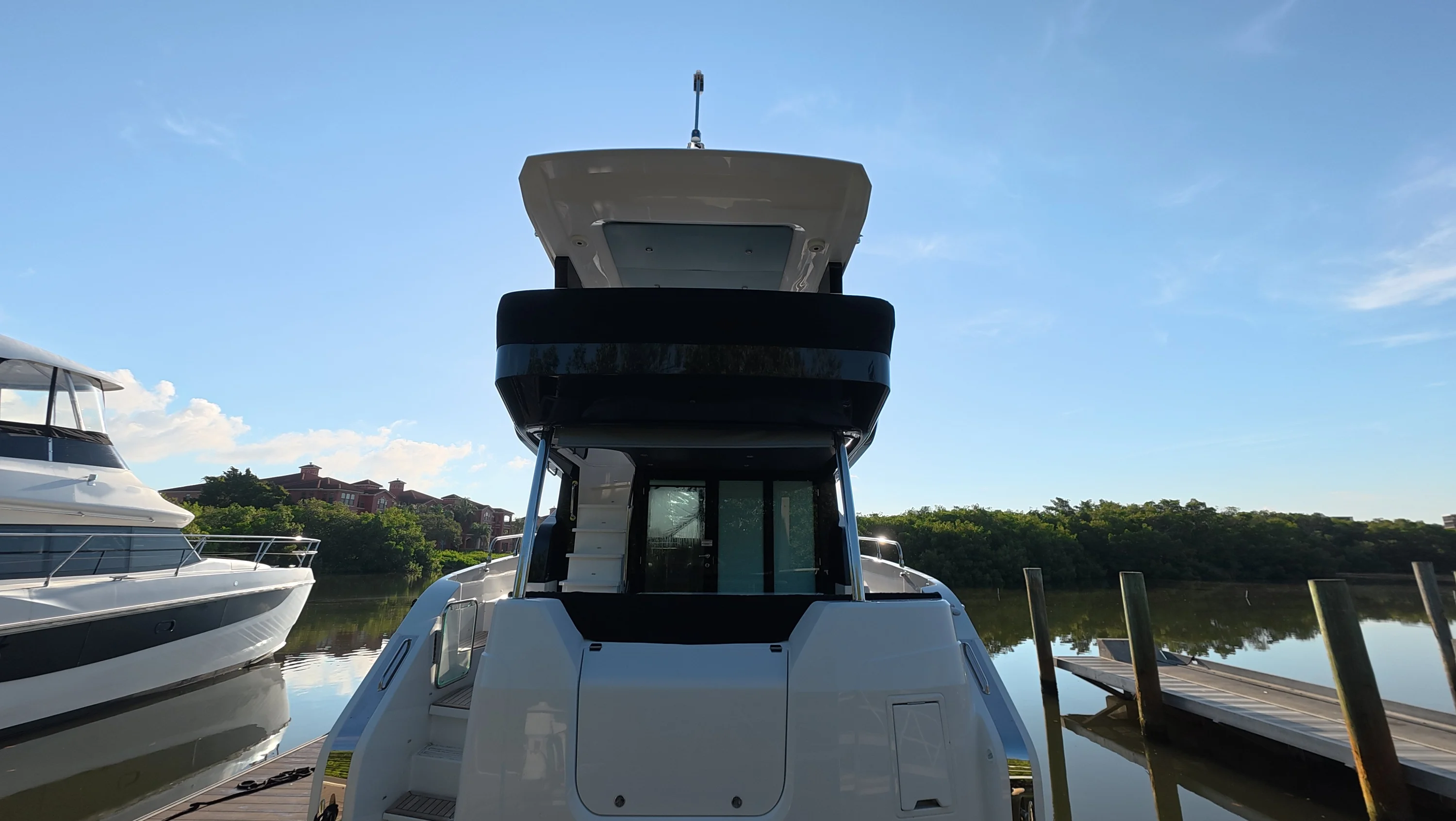 2026 Cruisers Yachts 50 FLY Image Thumbnail #5