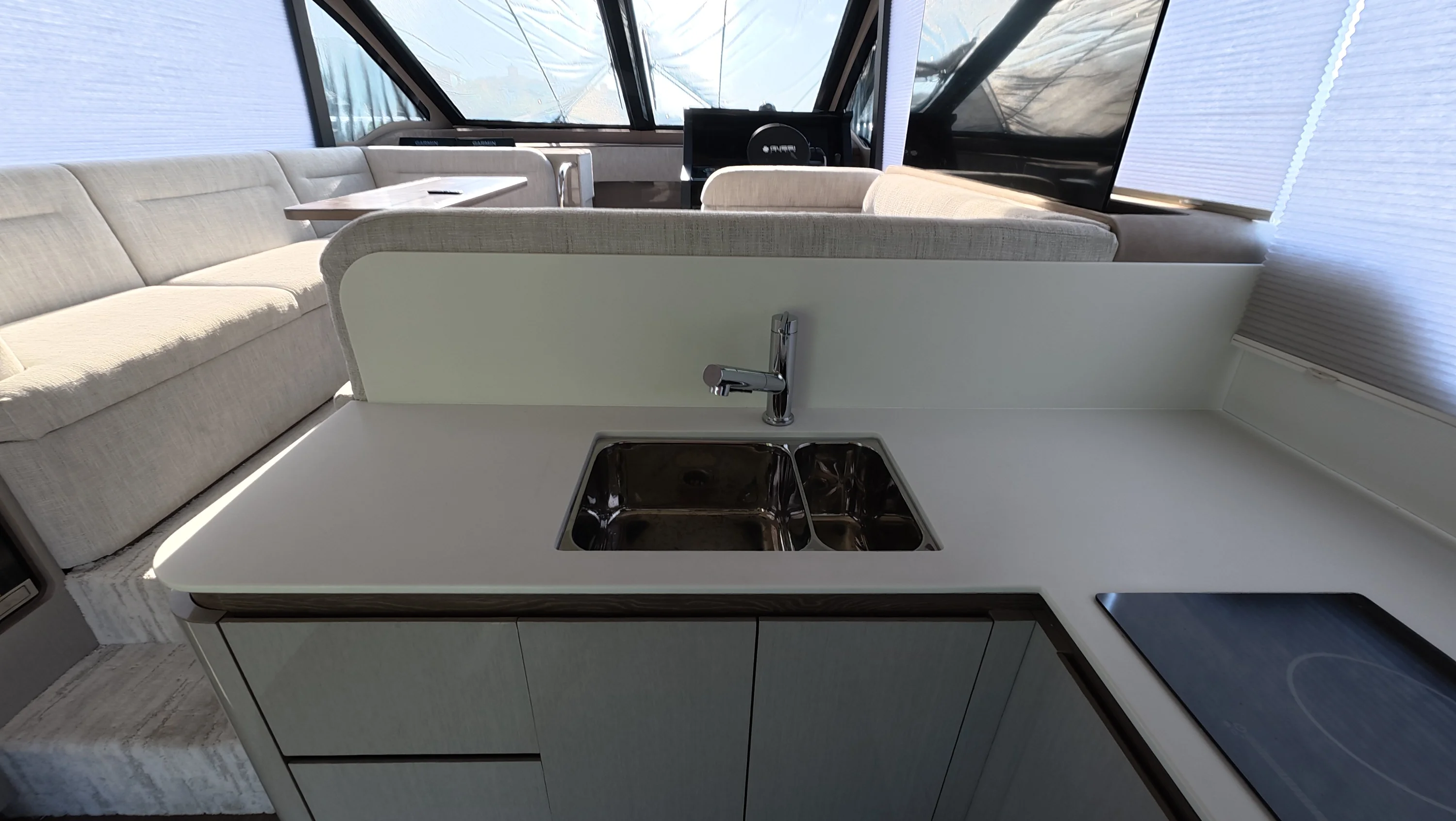 2026 Cruisers Yachts 50 FLY Image Thumbnail #13