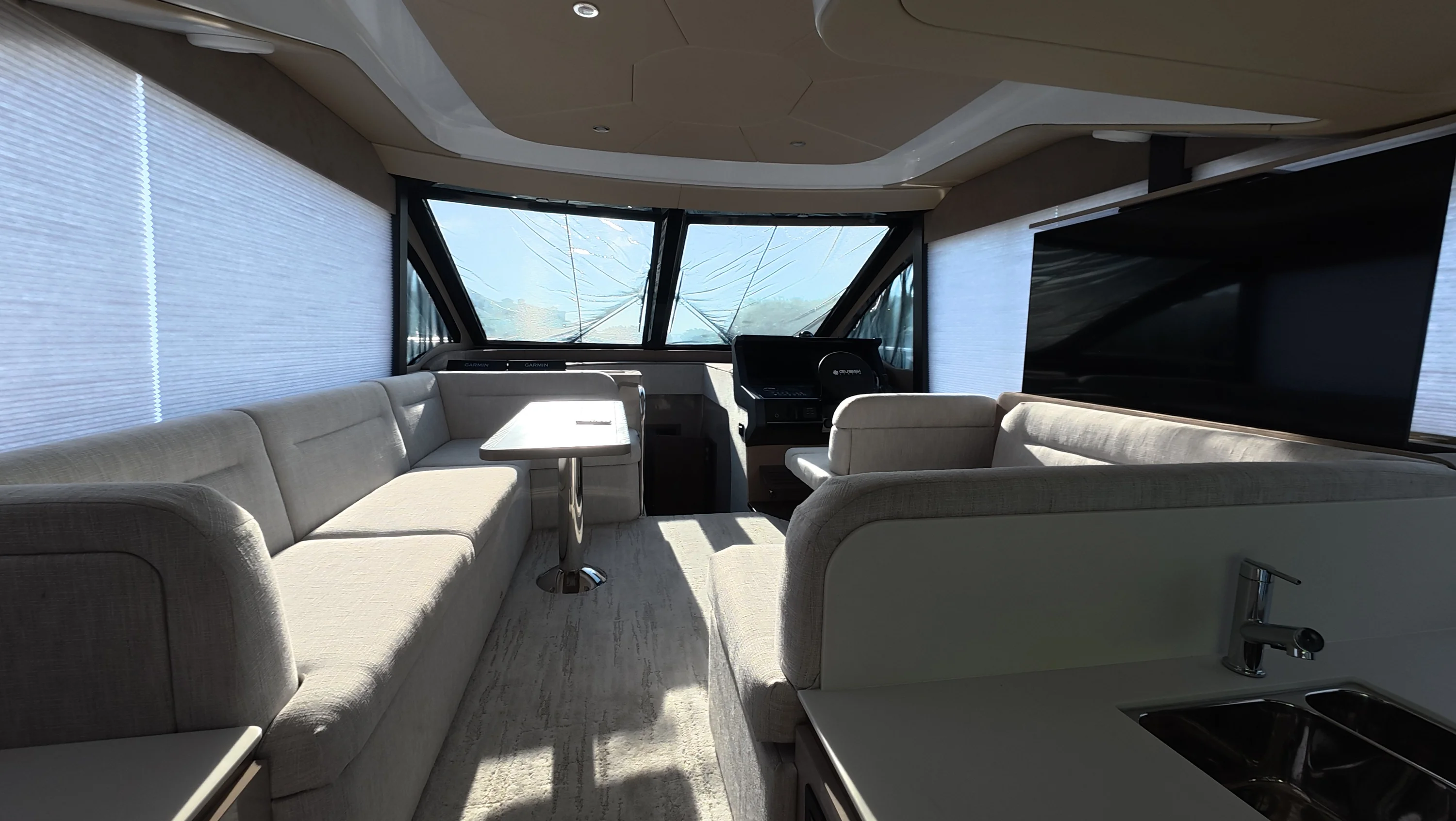 2026 Cruisers Yachts 50 FLY Image Thumbnail #17