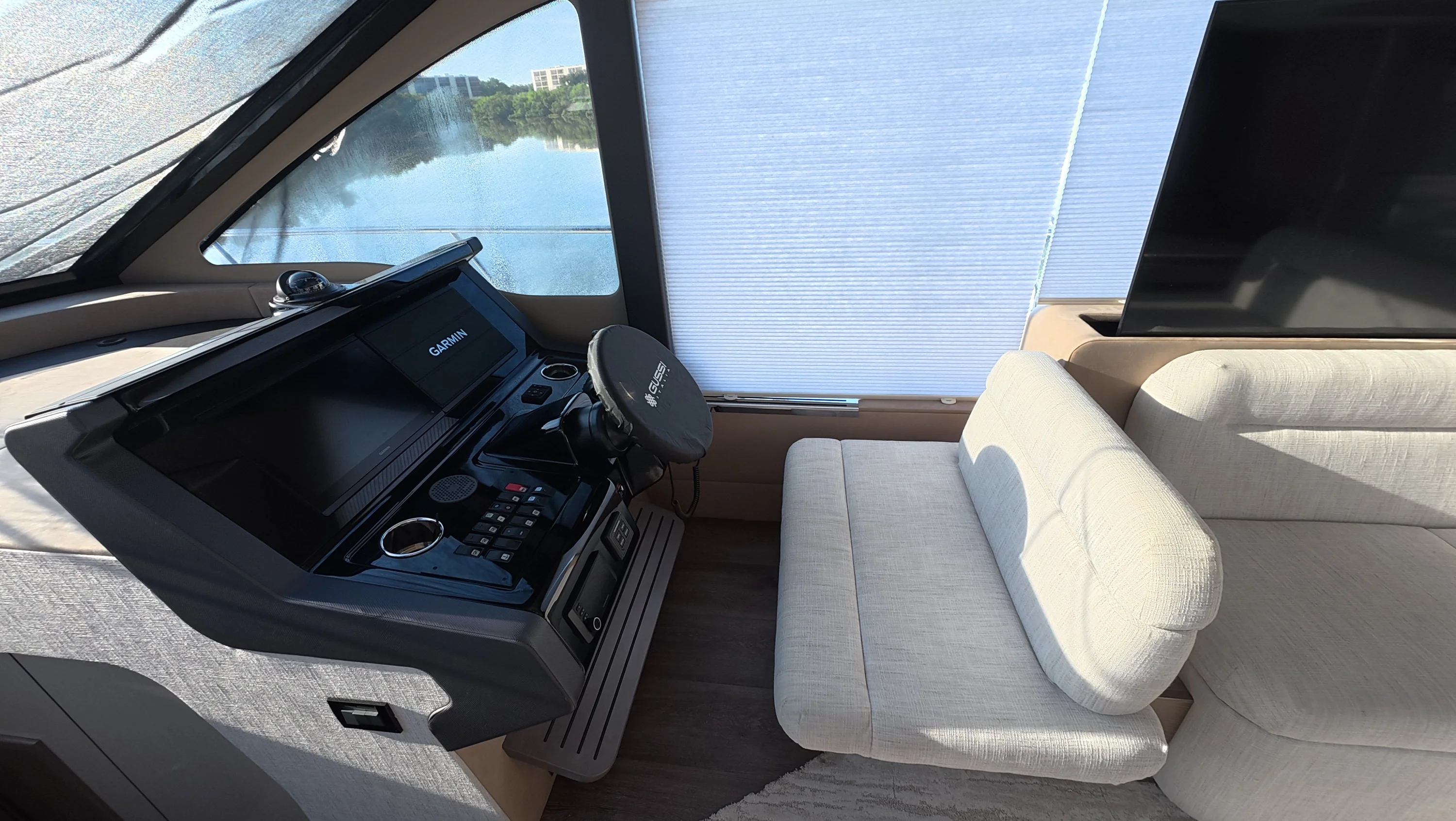 2026 Cruisers Yachts 50 FLY Image Thumbnail #25