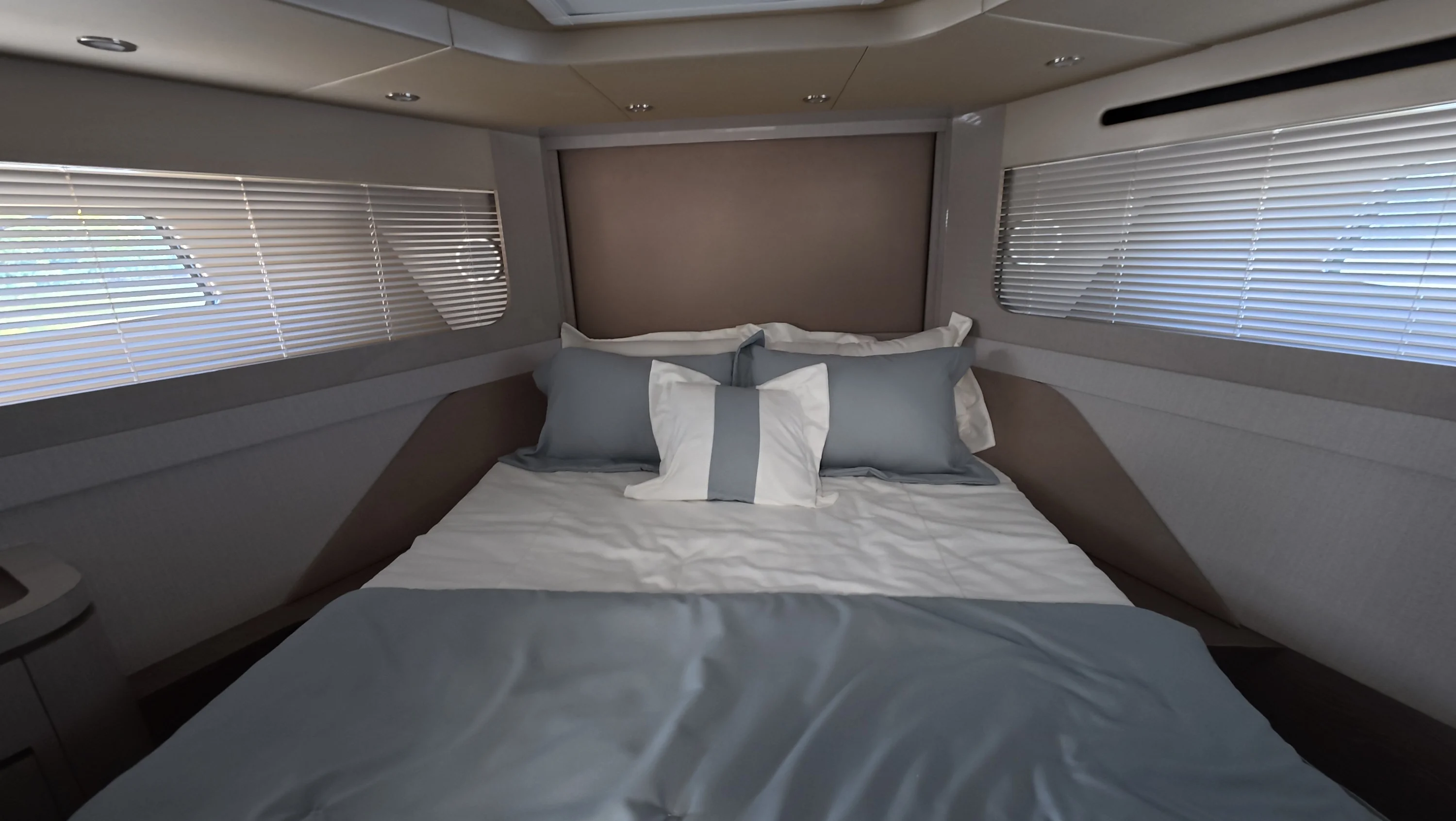 2026 Cruisers Yachts 50 FLY Image Thumbnail #26