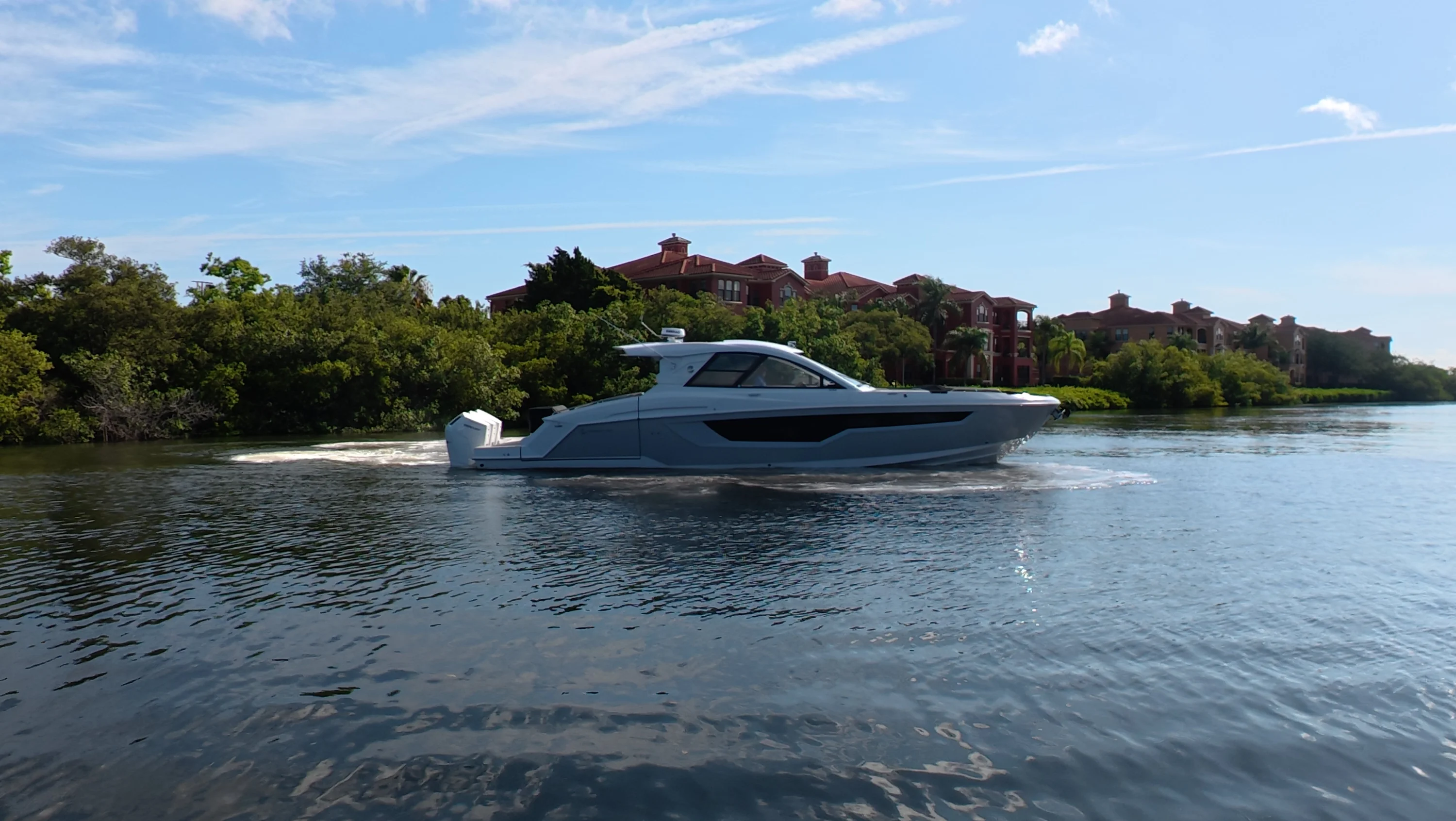 2026 Cruisers Yachts 50GLS OB Image Thumbnail #1