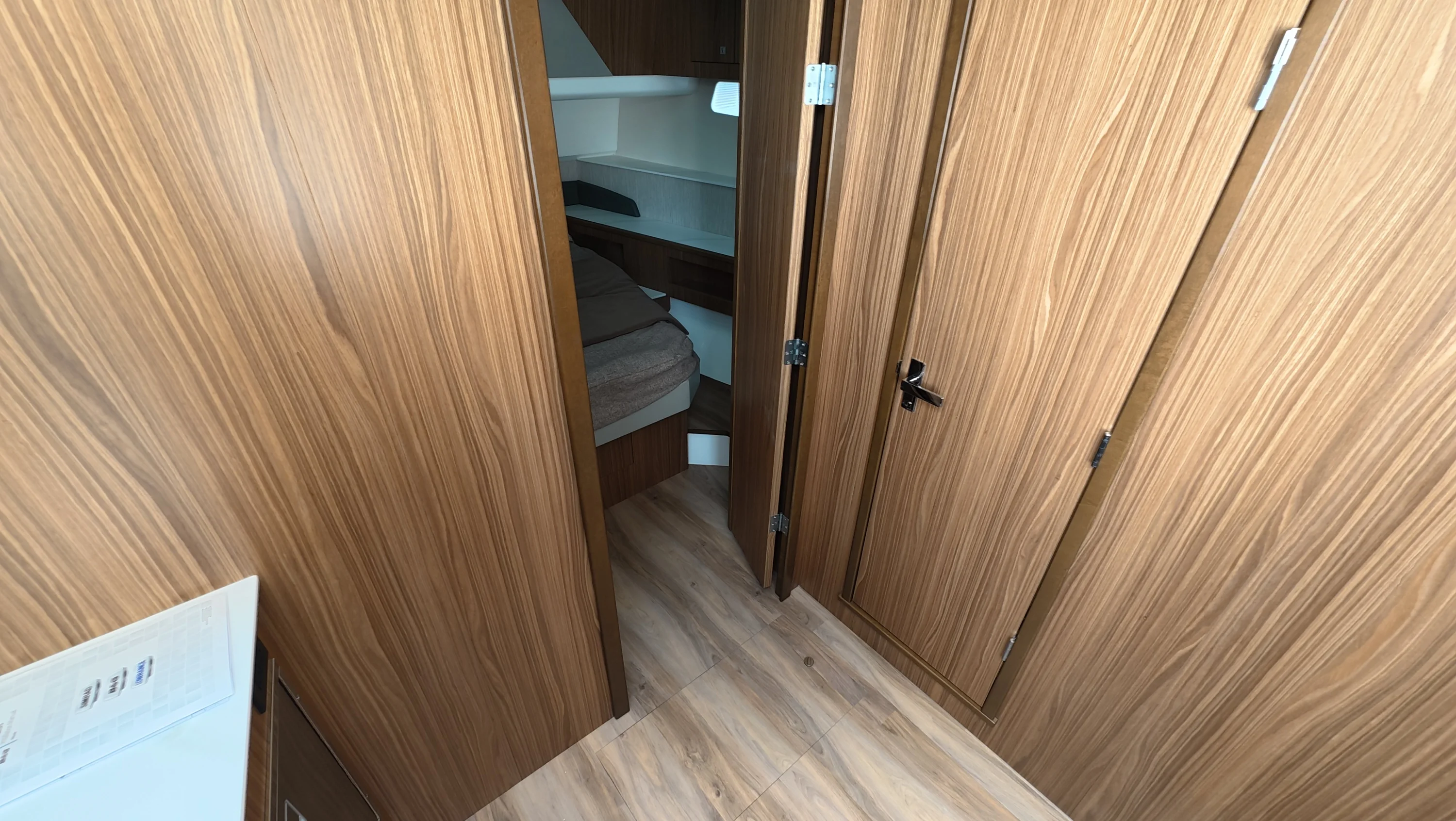 2026 Cruisers Yachts 50GLS OB Image Thumbnail #41