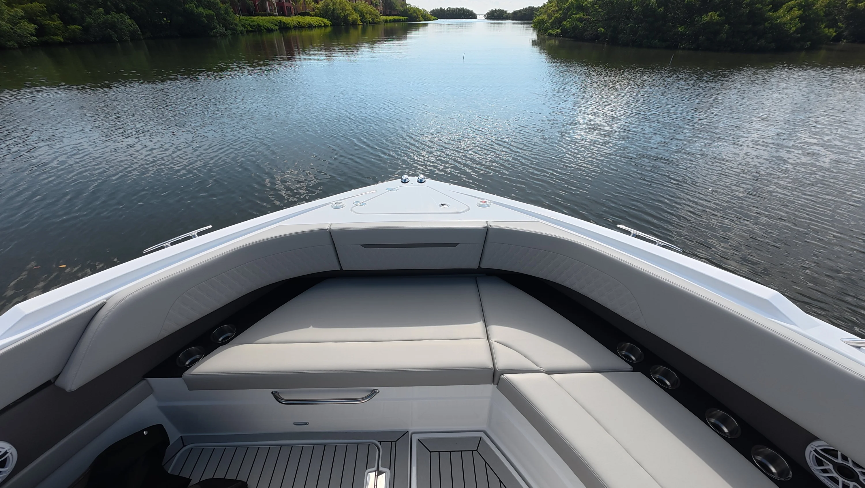 2026 Cruisers Yachts 50GLS OB Image Thumbnail #28