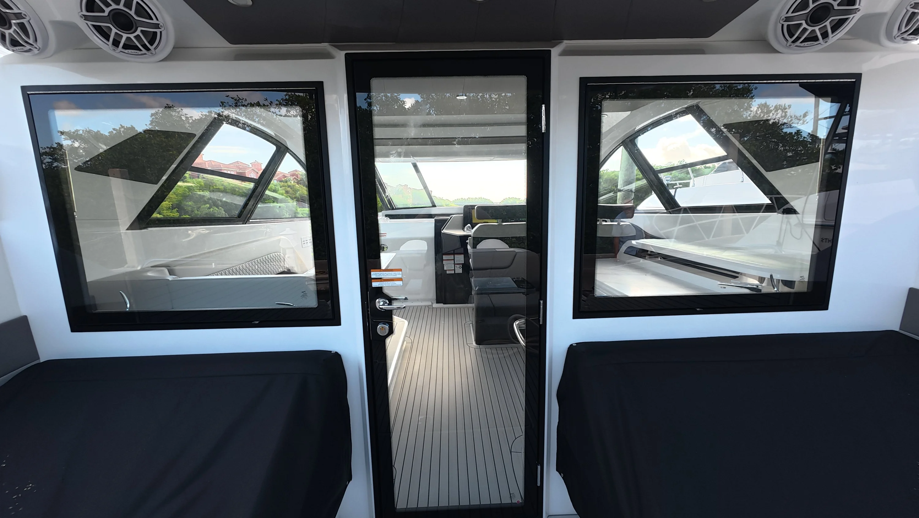 2026 Cruisers Yachts 50GLS OB Image Thumbnail #22