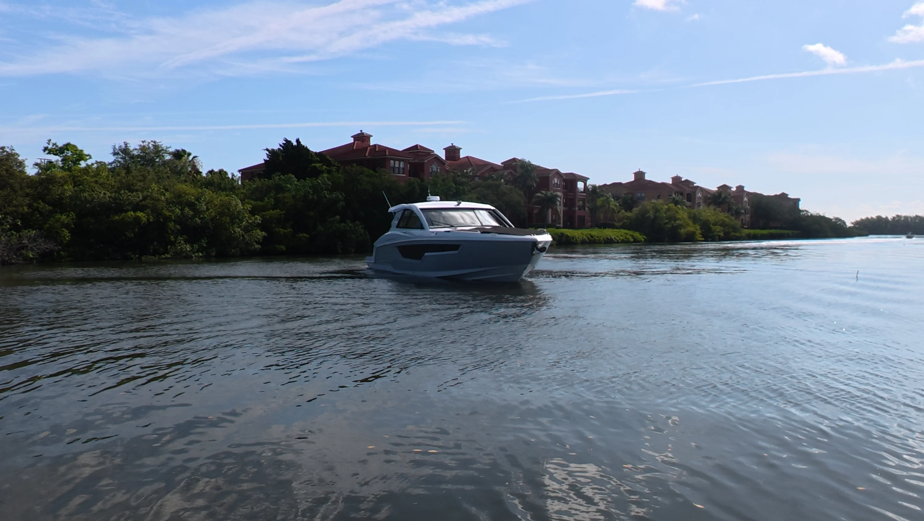 2026 Cruisers Yachts 50GLS OB Image Thumbnail #7