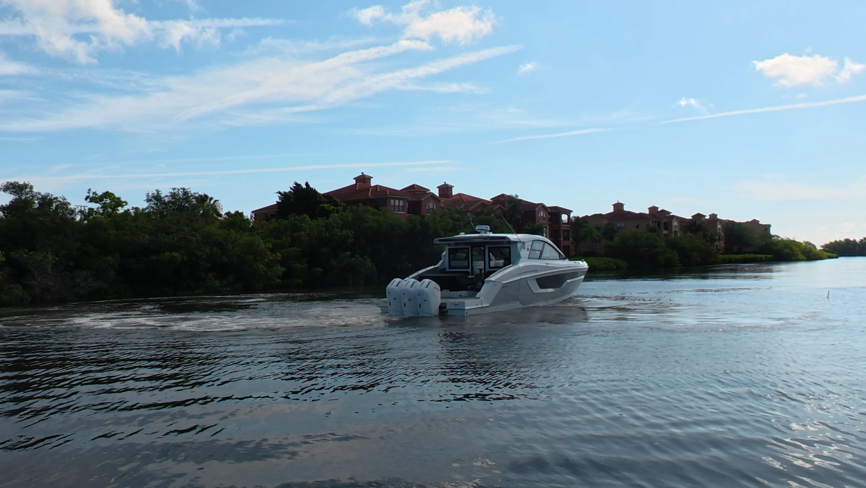 2026 Cruisers Yachts 50GLS OB Image Thumbnail #14