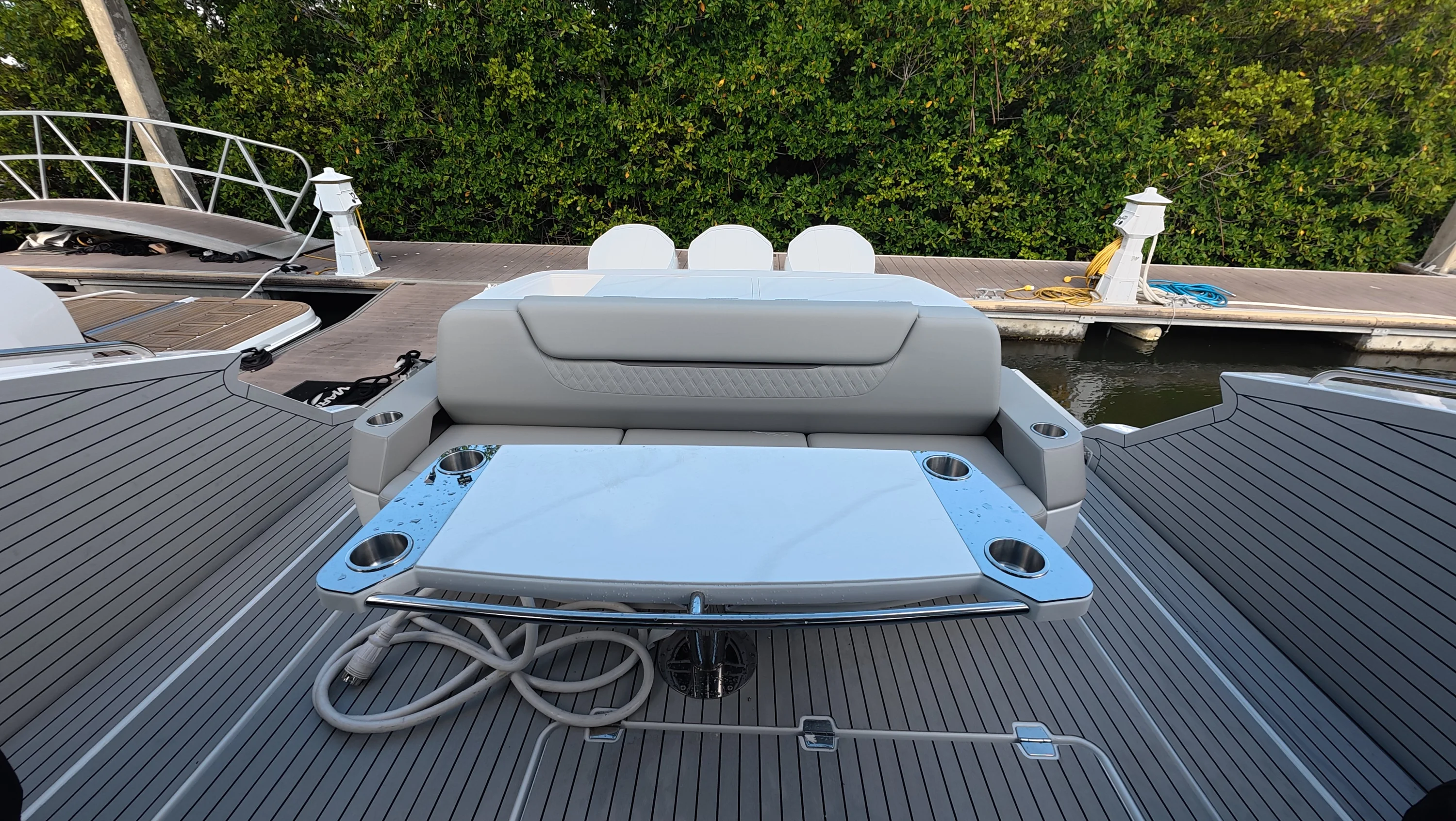2026 Cruisers Yachts 50GLS OB Image Thumbnail #21