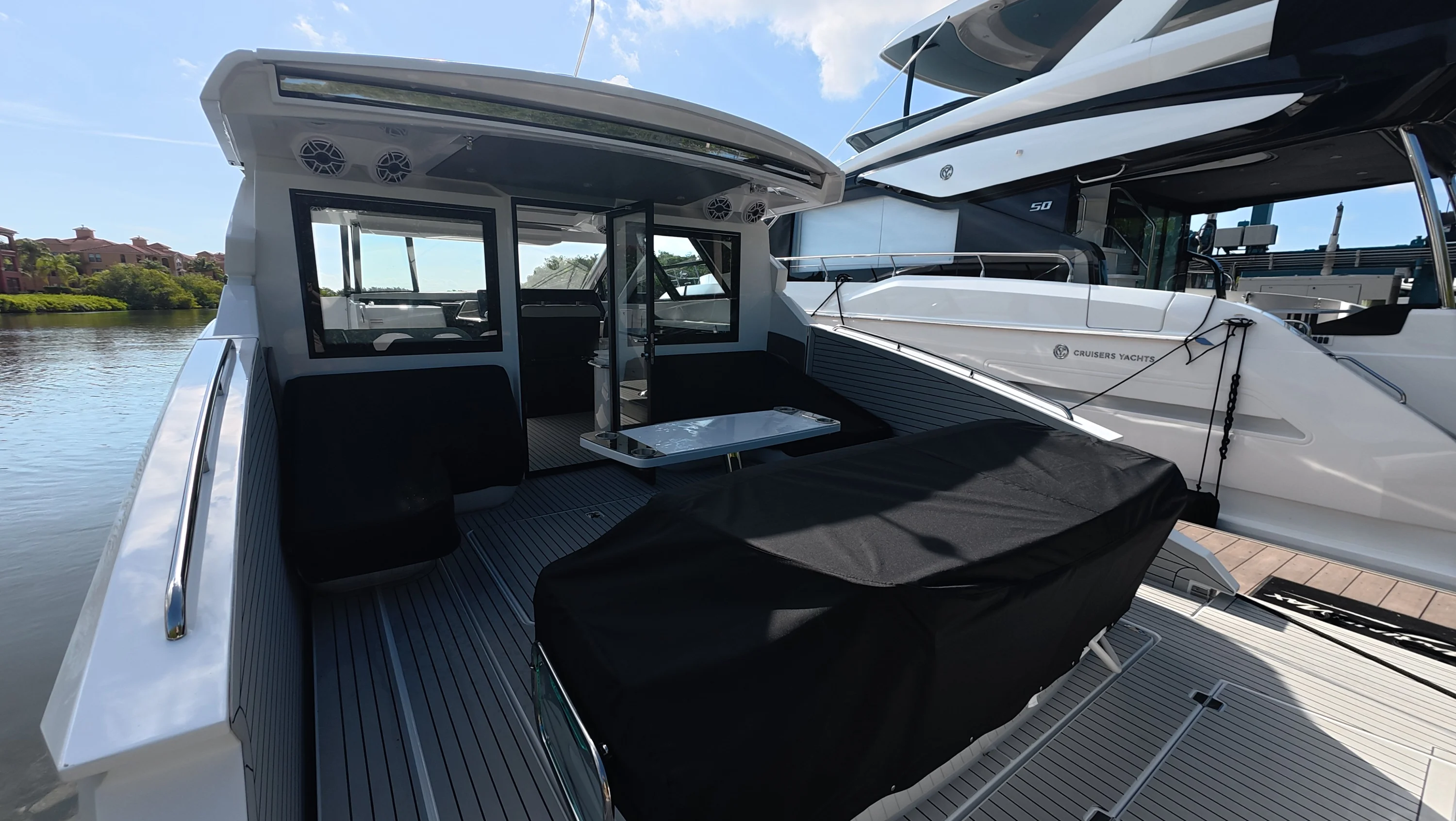 2026 Cruisers Yachts 50GLS OB Image Thumbnail #18
