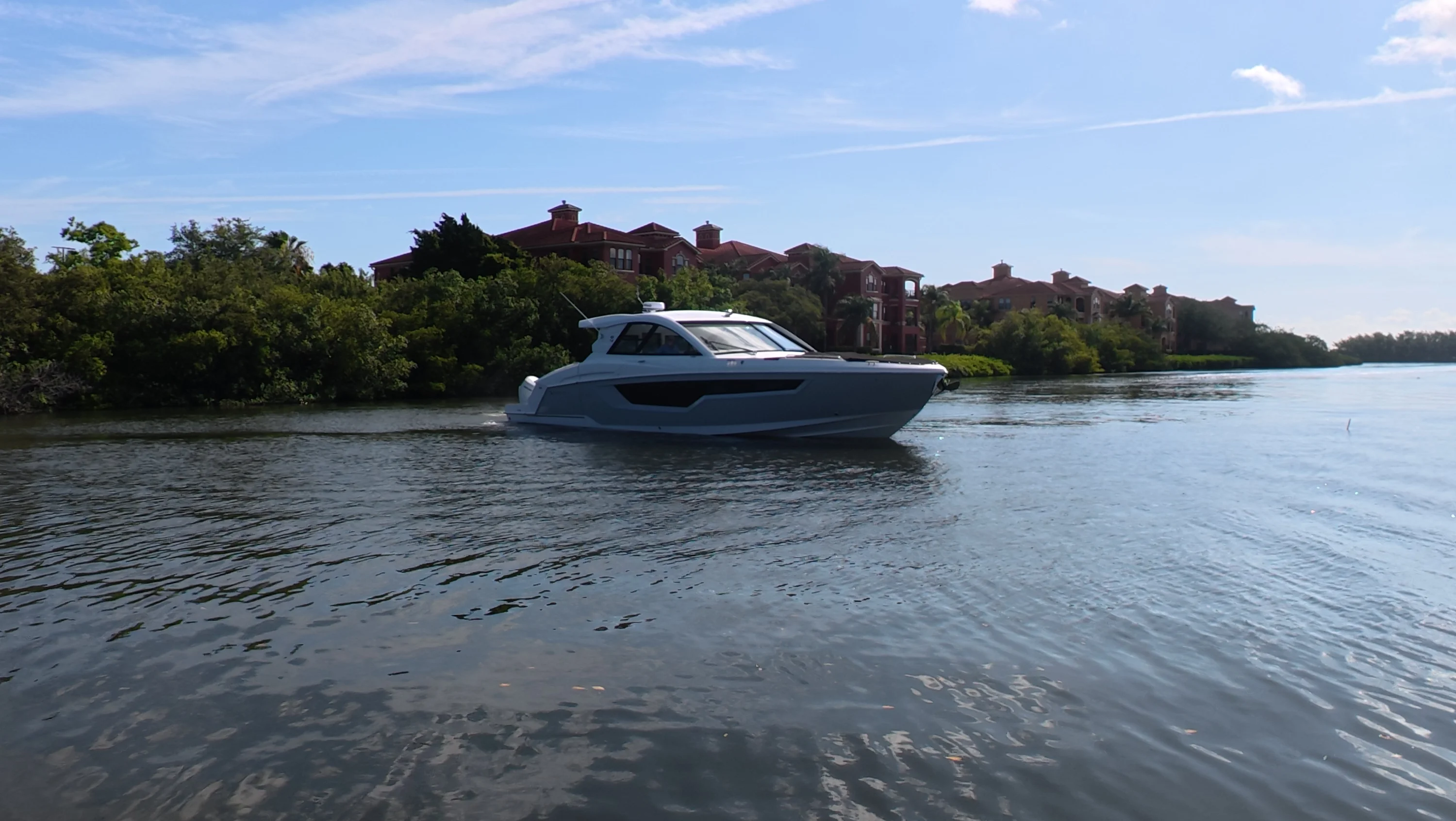 2026 Cruisers Yachts 50GLS OB Image Thumbnail #9
