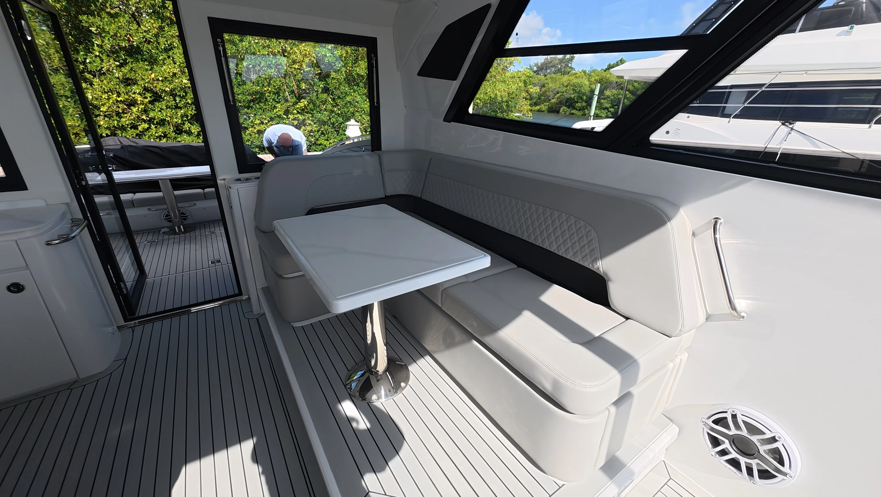 2026 Cruisers Yachts 50GLS OB Image Thumbnail #40