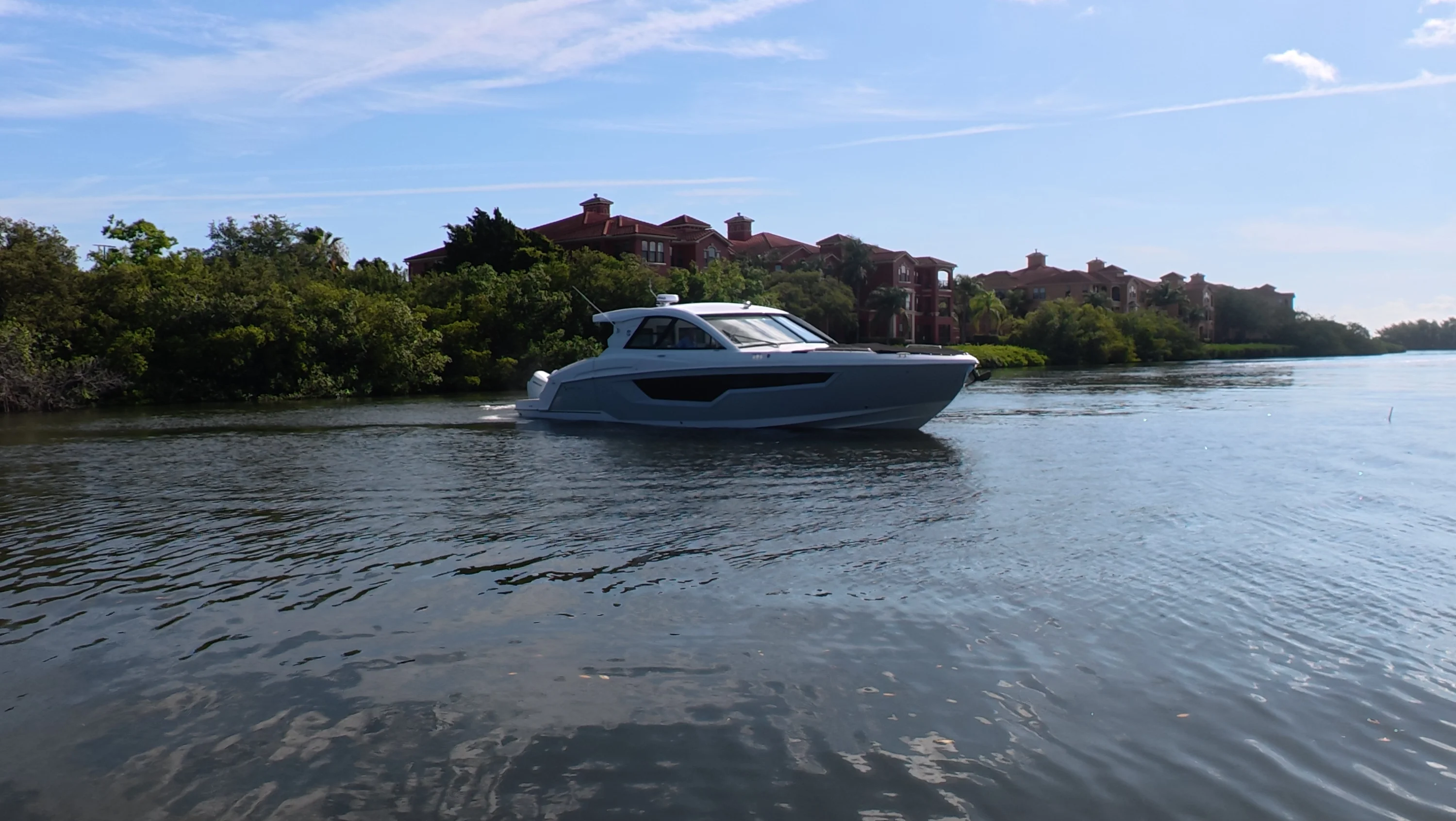 2026 Cruisers Yachts 50GLS OB Image Thumbnail #10