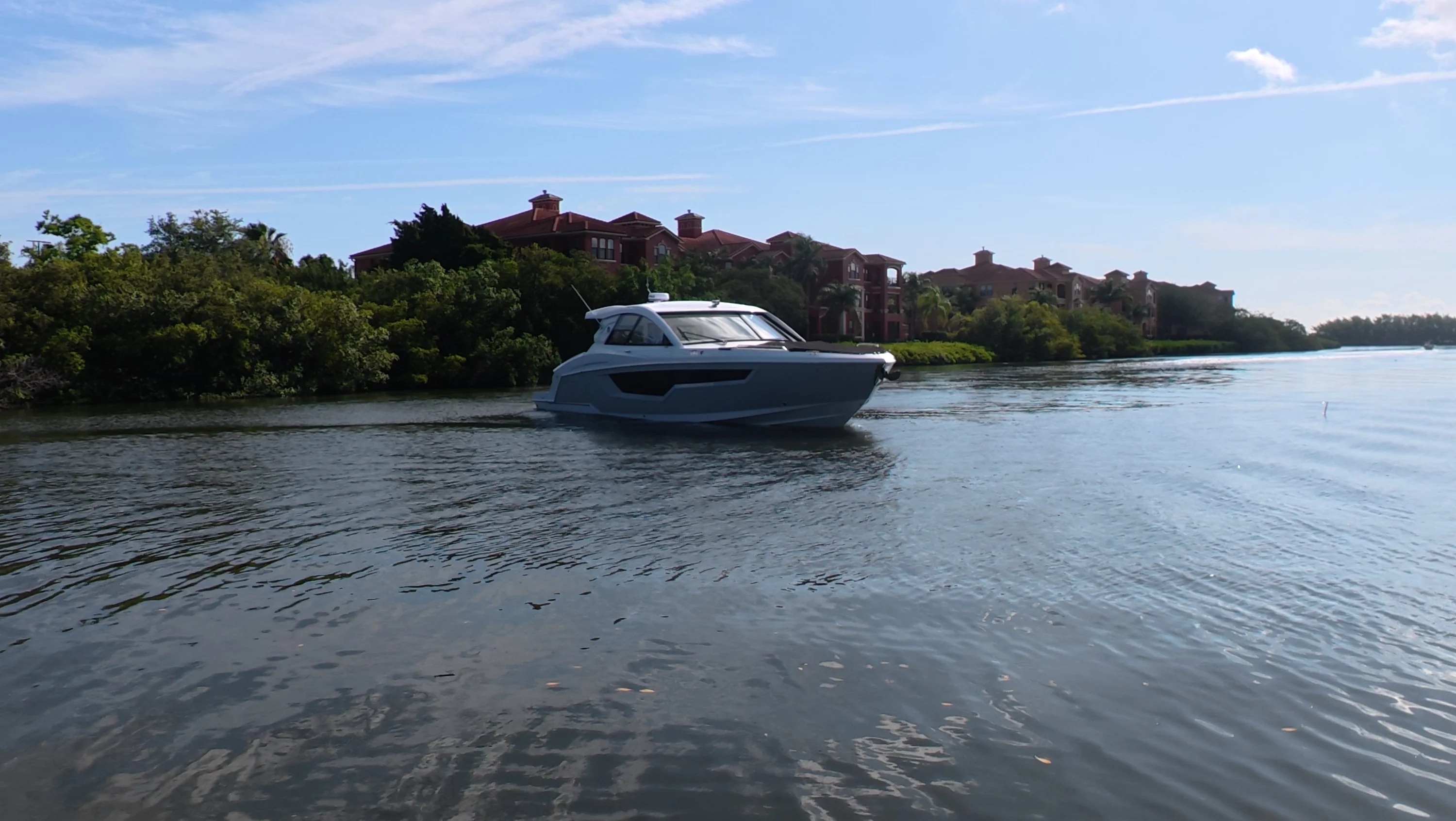 2026 Cruisers Yachts 50GLS OB Image Thumbnail #8