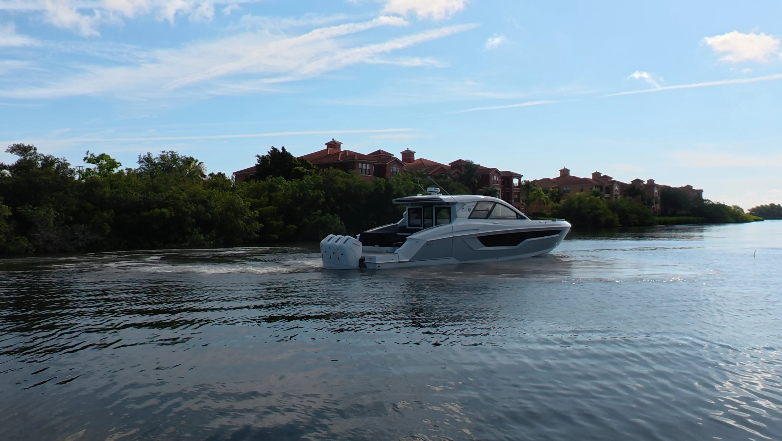 2026 Cruisers Yachts 50GLS OB Image Thumbnail #13