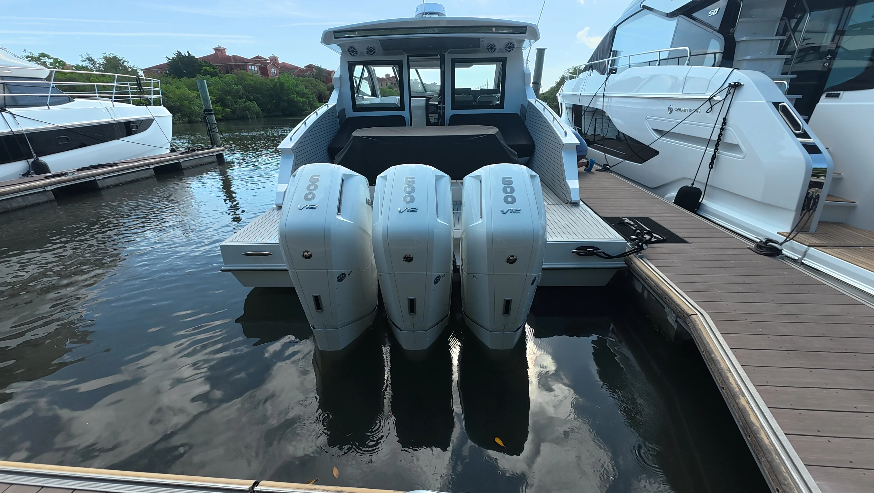 2026 Cruisers Yachts 50GLS OB Image Thumbnail #16