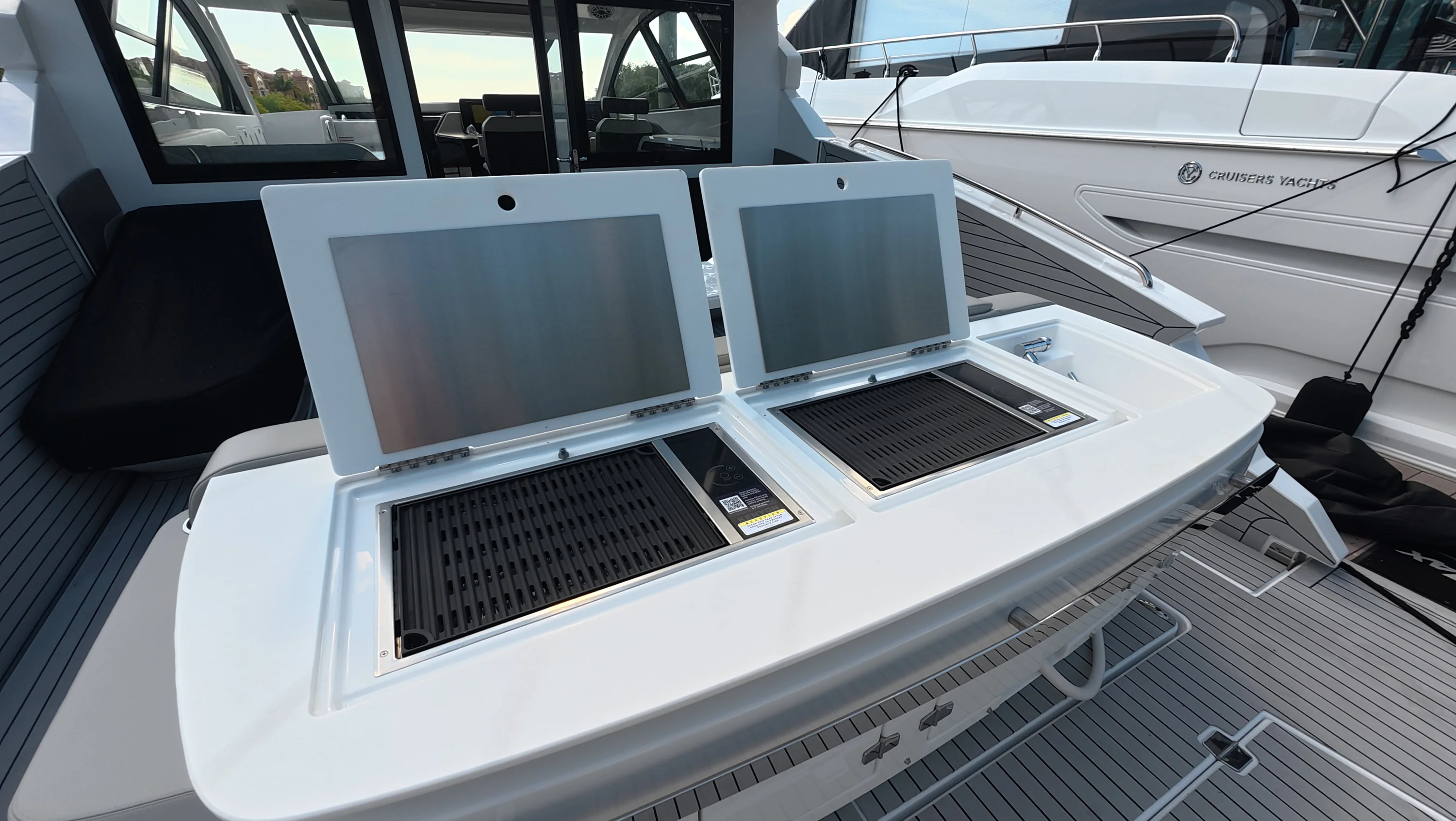 2026 Cruisers Yachts 50GLS OB Image Thumbnail #20