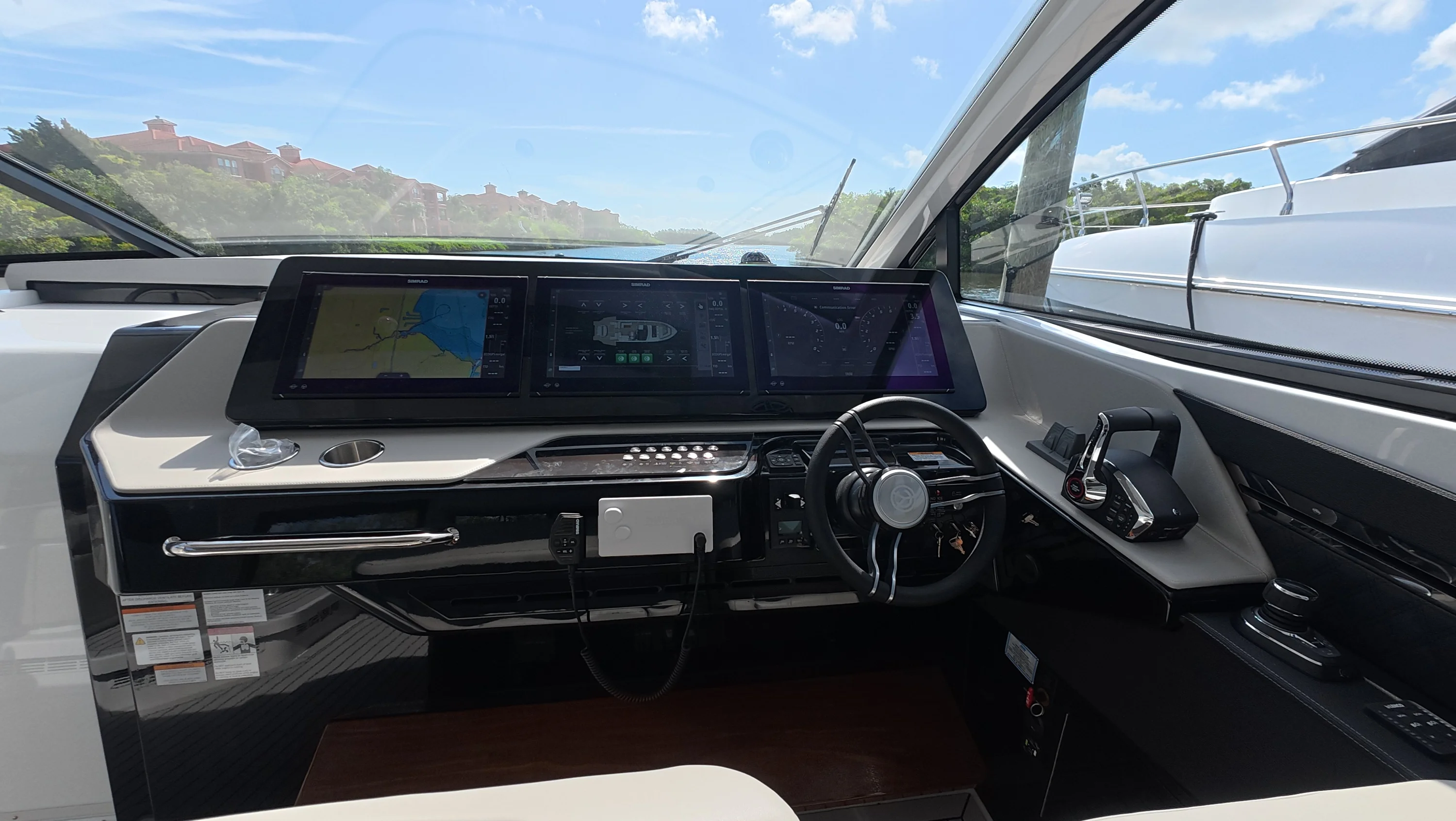 2026 Cruisers Yachts 50GLS OB Image Thumbnail #31