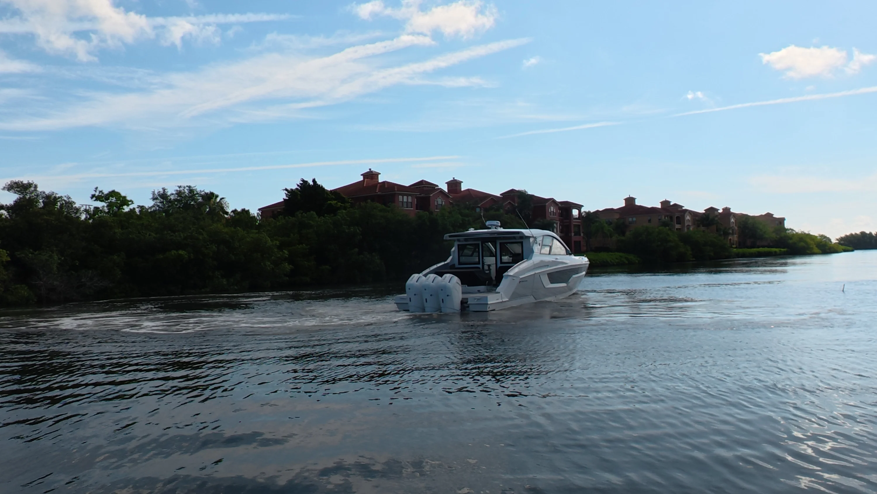 2026 Cruisers Yachts 50GLS OB Image Thumbnail #15