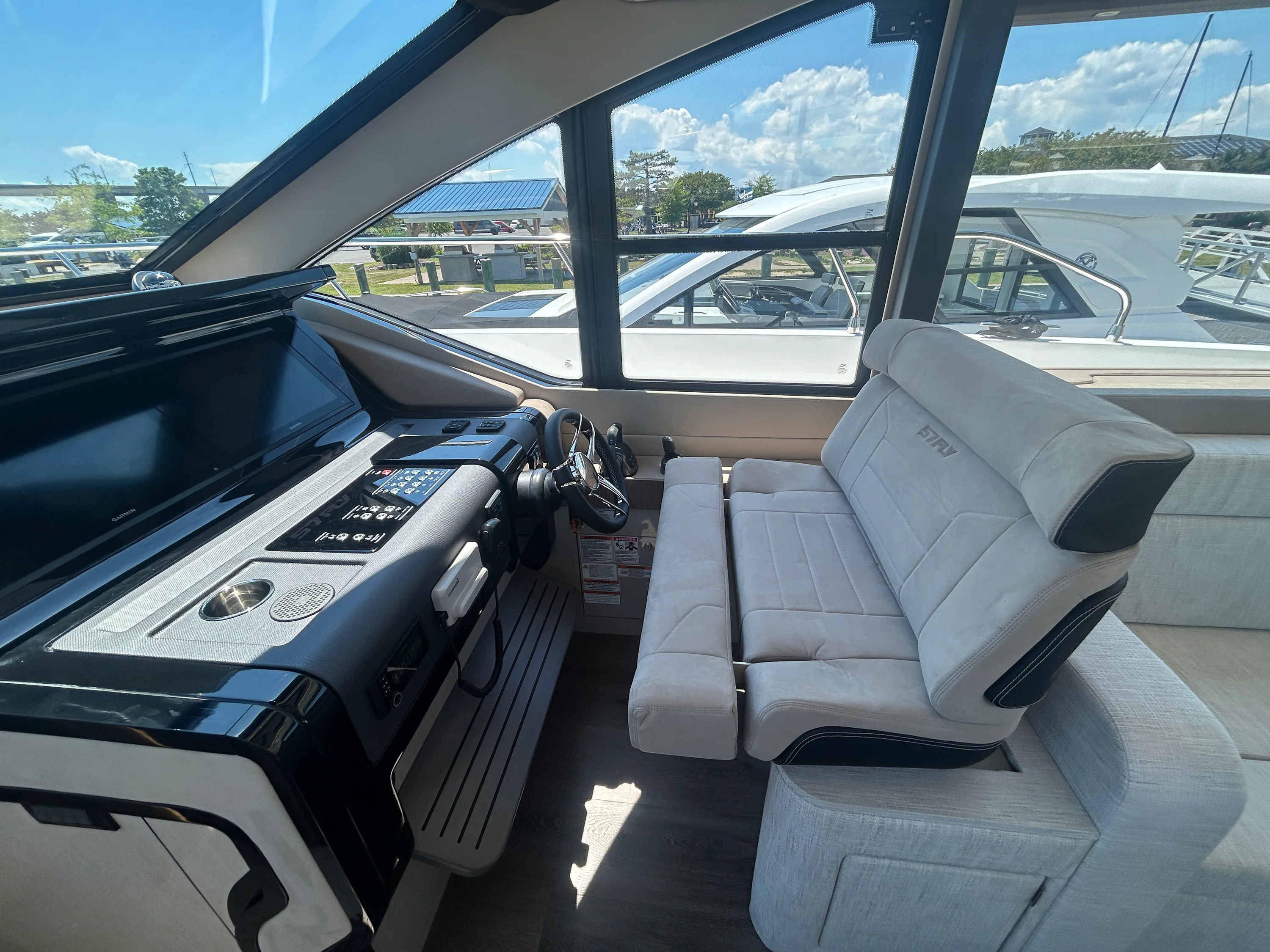 2026 Cruisers Yachts 57 FLY Image Thumbnail #34