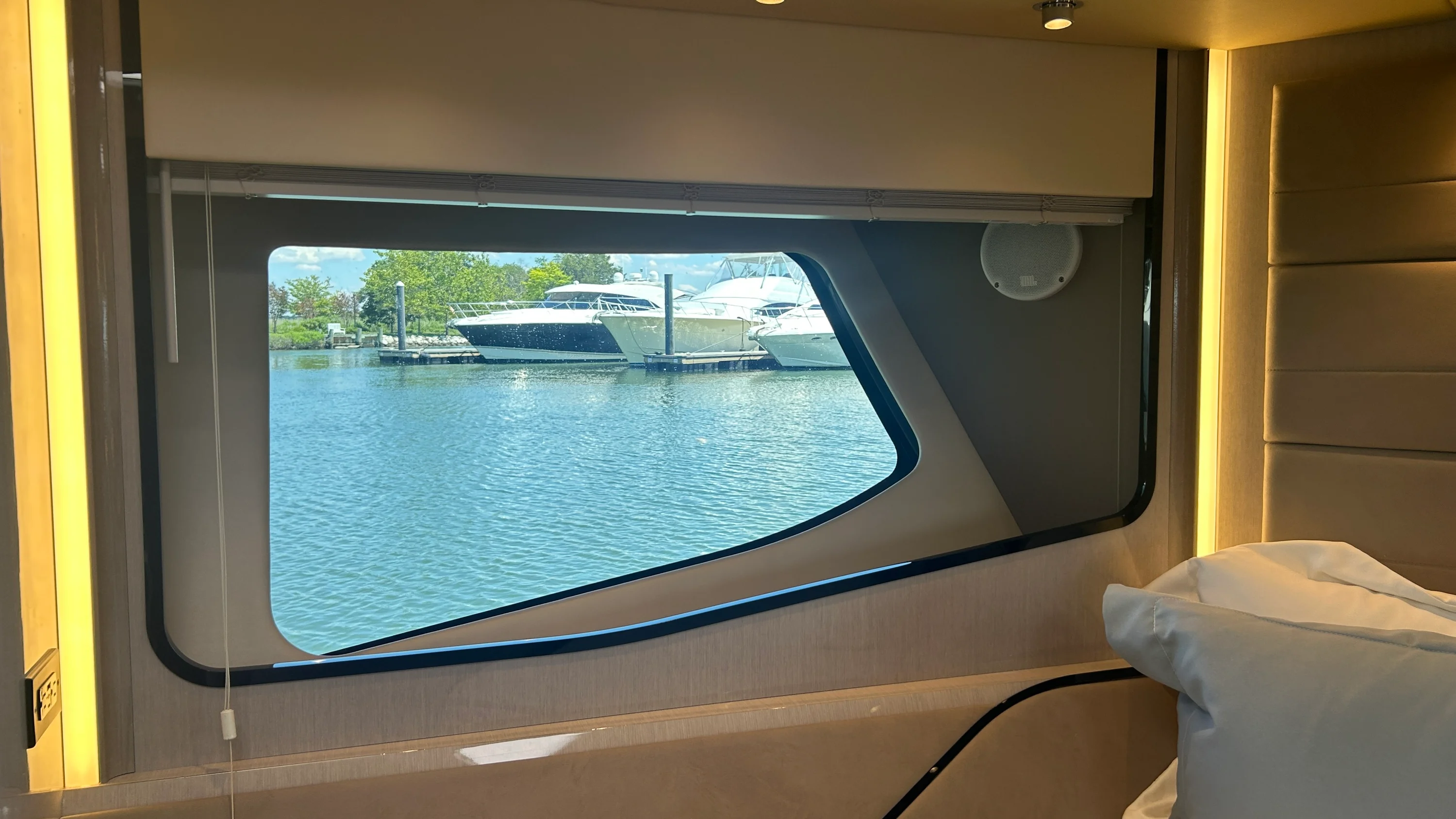 2026 Cruisers Yachts 57 FLY Image Thumbnail #46