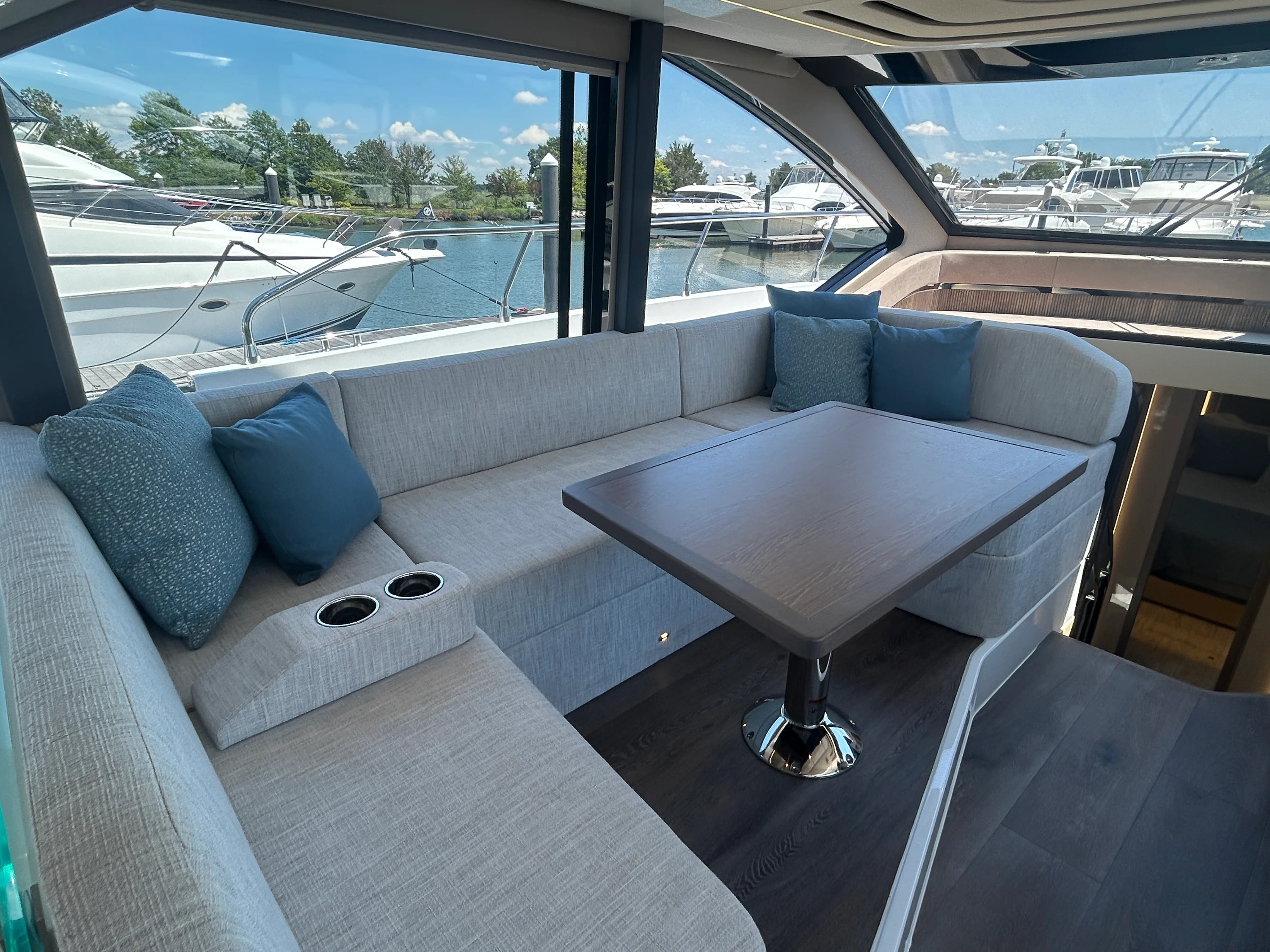 2026 Cruisers Yachts 57 FLY Image Thumbnail #33