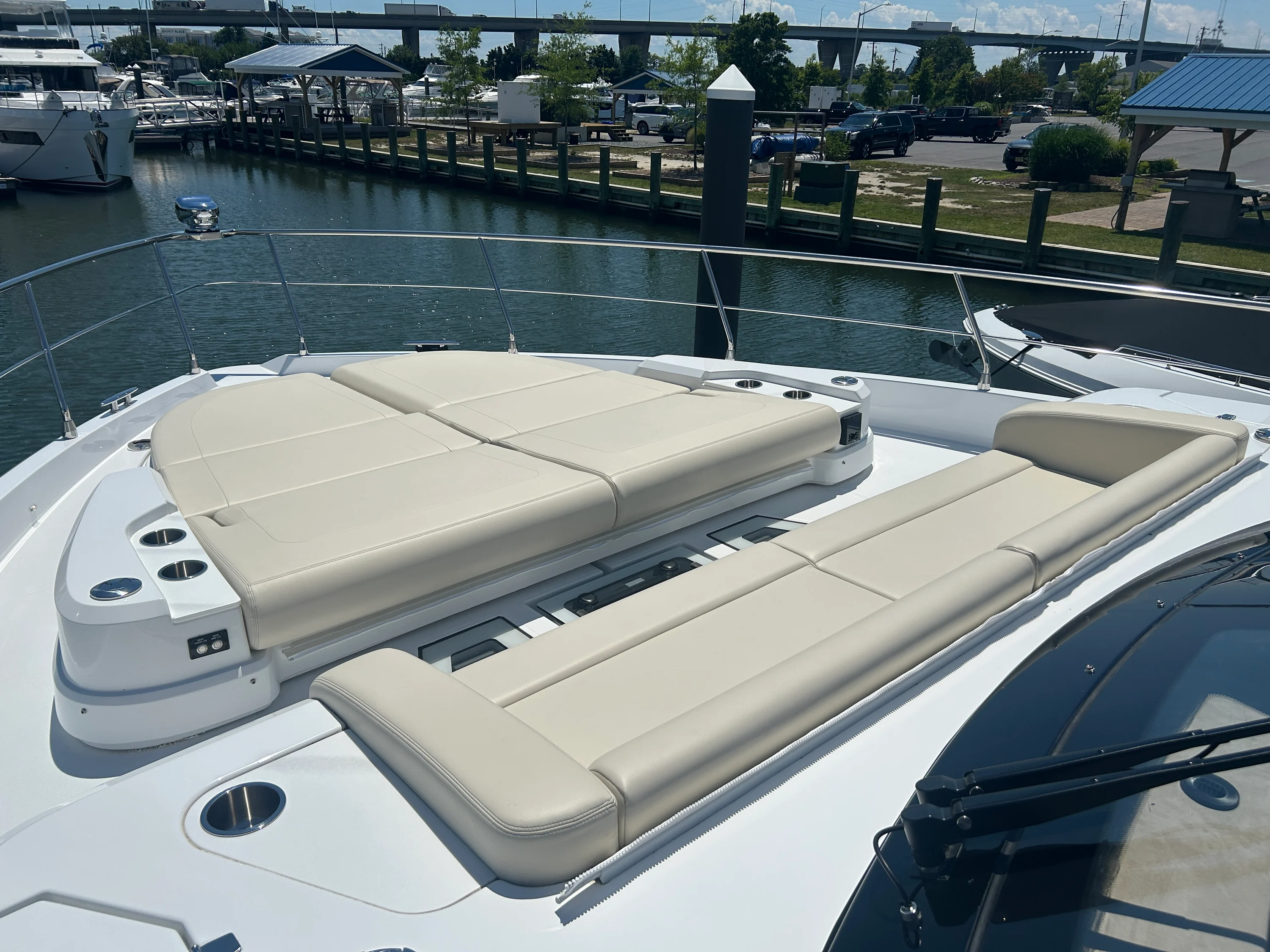 2026 Cruisers Yachts 57 FLY Image Thumbnail #21