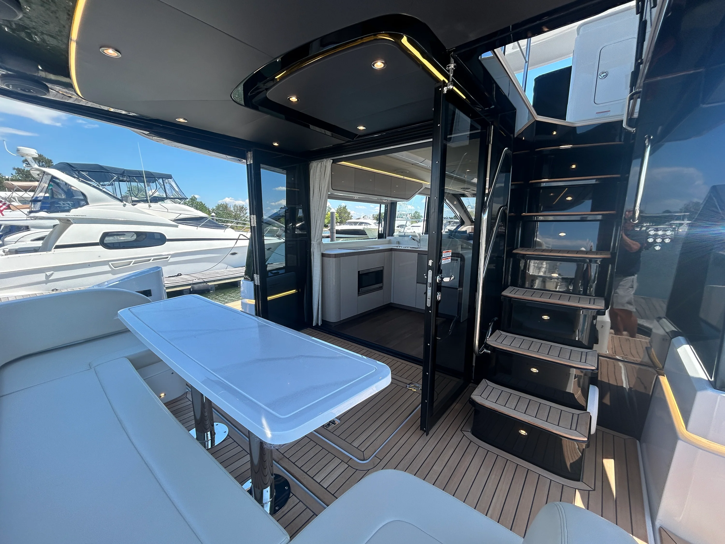2026 Cruisers Yachts 57 FLY Image Thumbnail #11