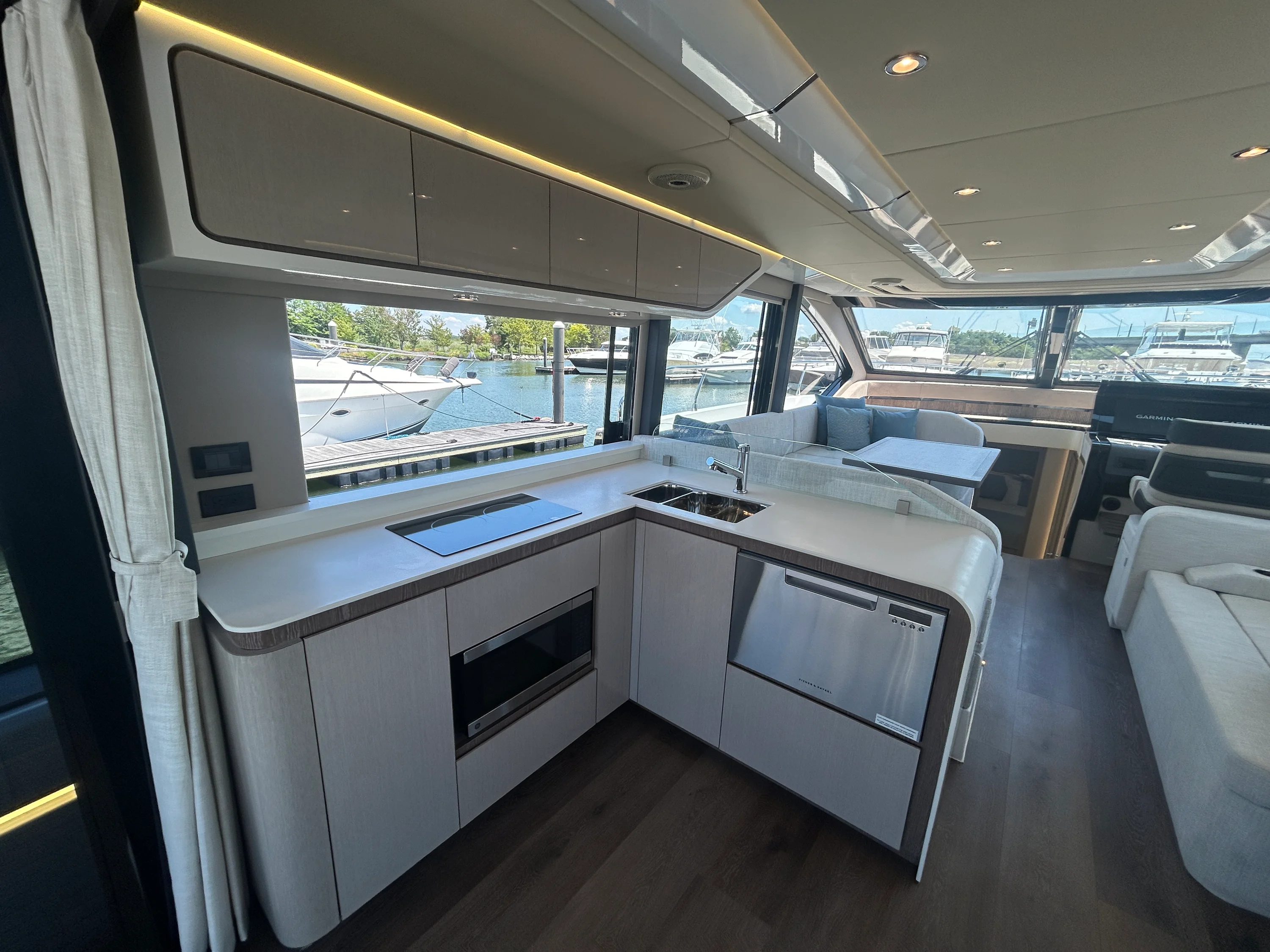 2026 Cruisers Yachts 57 FLY Image Thumbnail #27