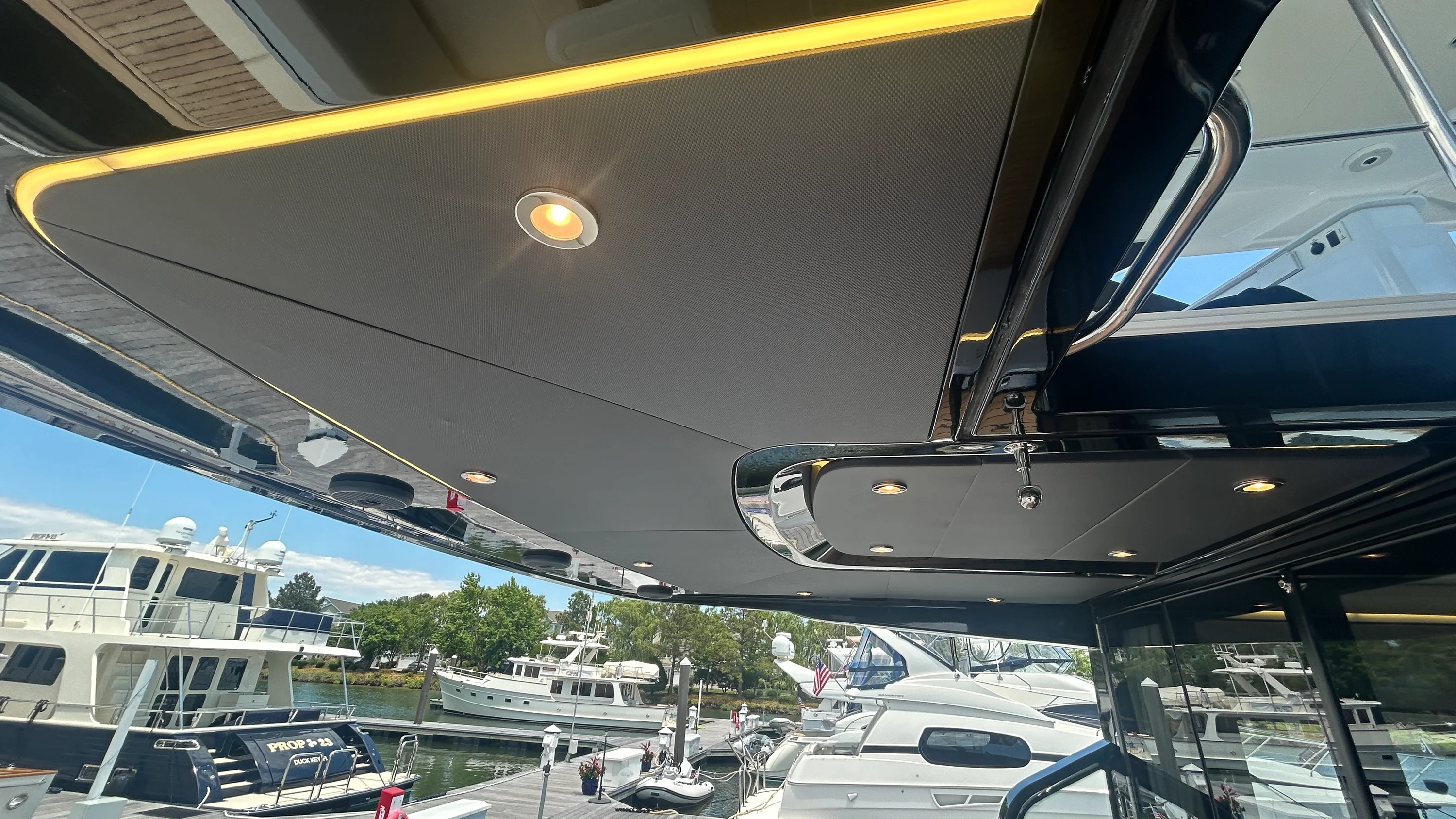 2026 Cruisers Yachts 57 FLY Image Thumbnail #14
