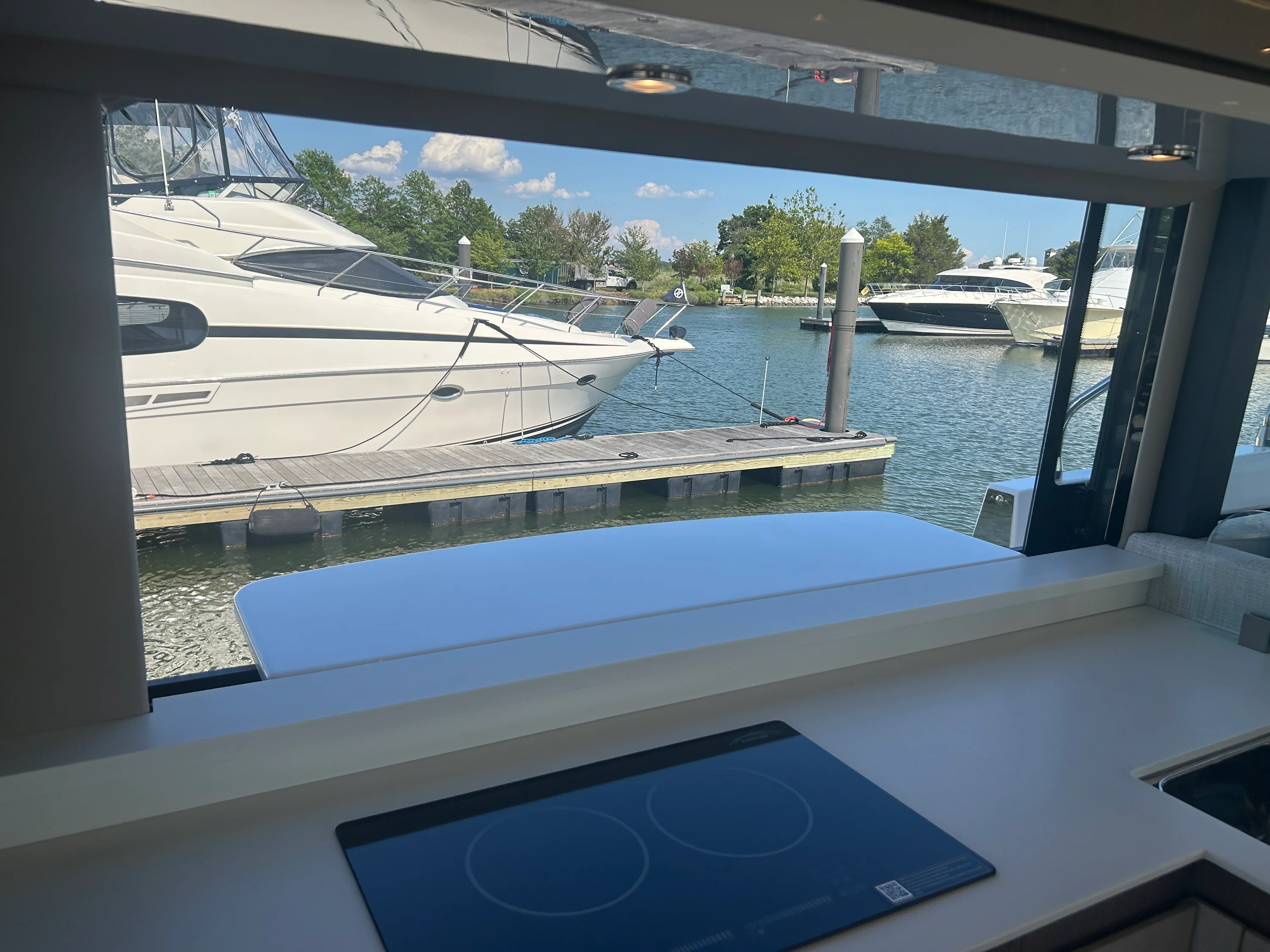 2026 Cruisers Yachts 57 FLY Image Thumbnail #25