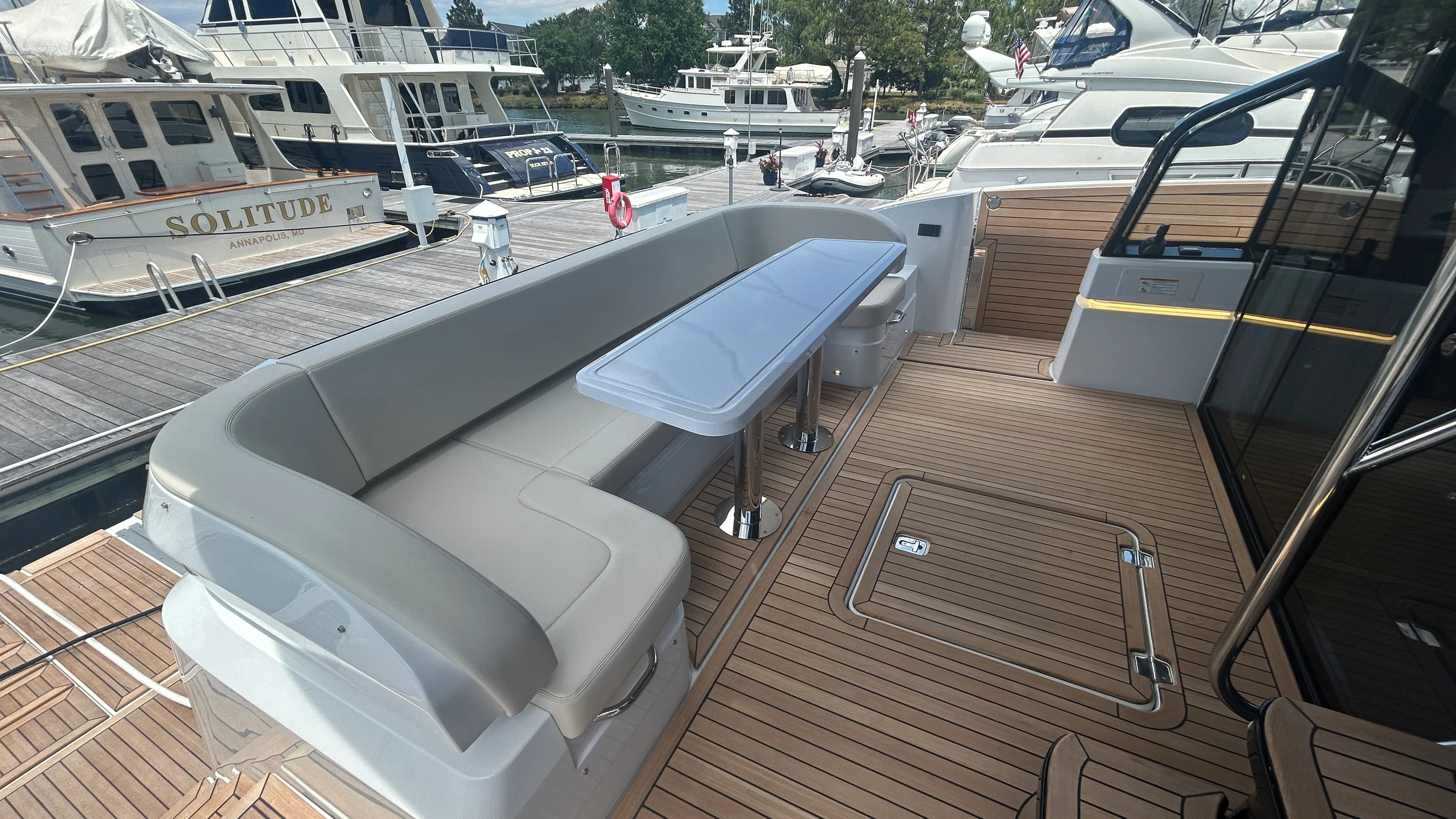 2026 Cruisers Yachts 57 FLY Image Thumbnail #10