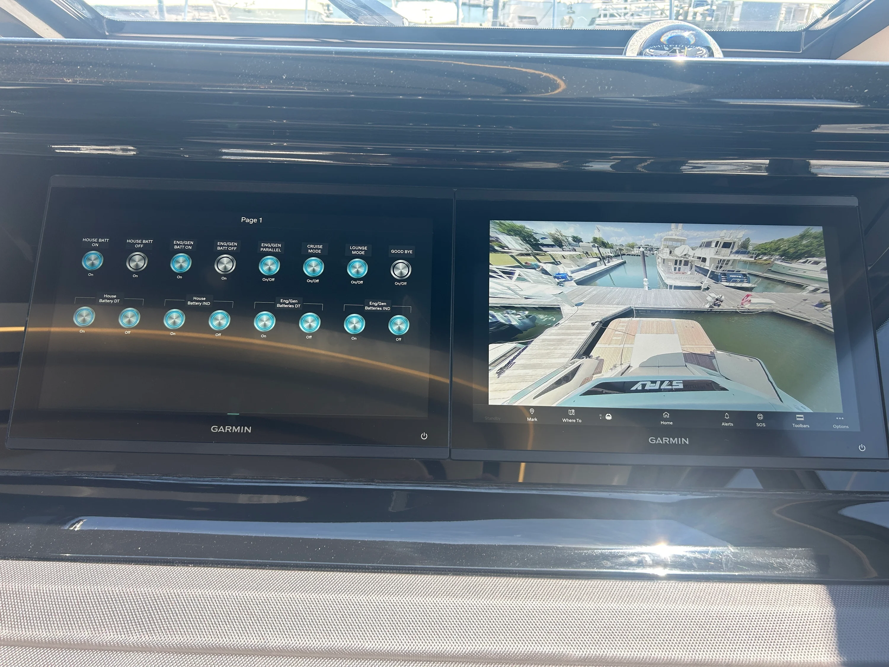 2026 Cruisers Yachts 57 FLY Image Thumbnail #38